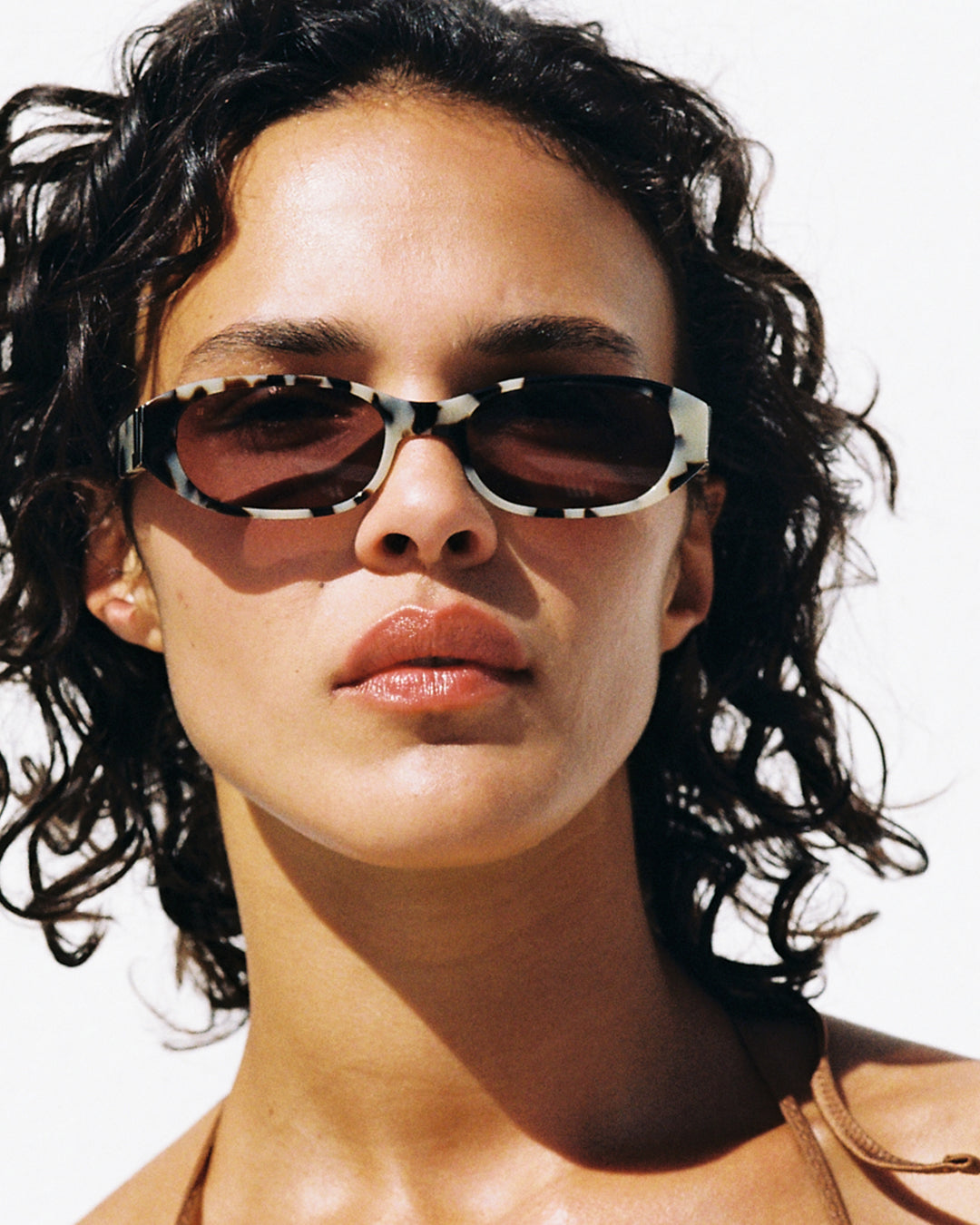 jimmy-fairly-la-studio-09-lunettes-de-soleil-rectangulaire-cr-me-femme-look-90s image 2