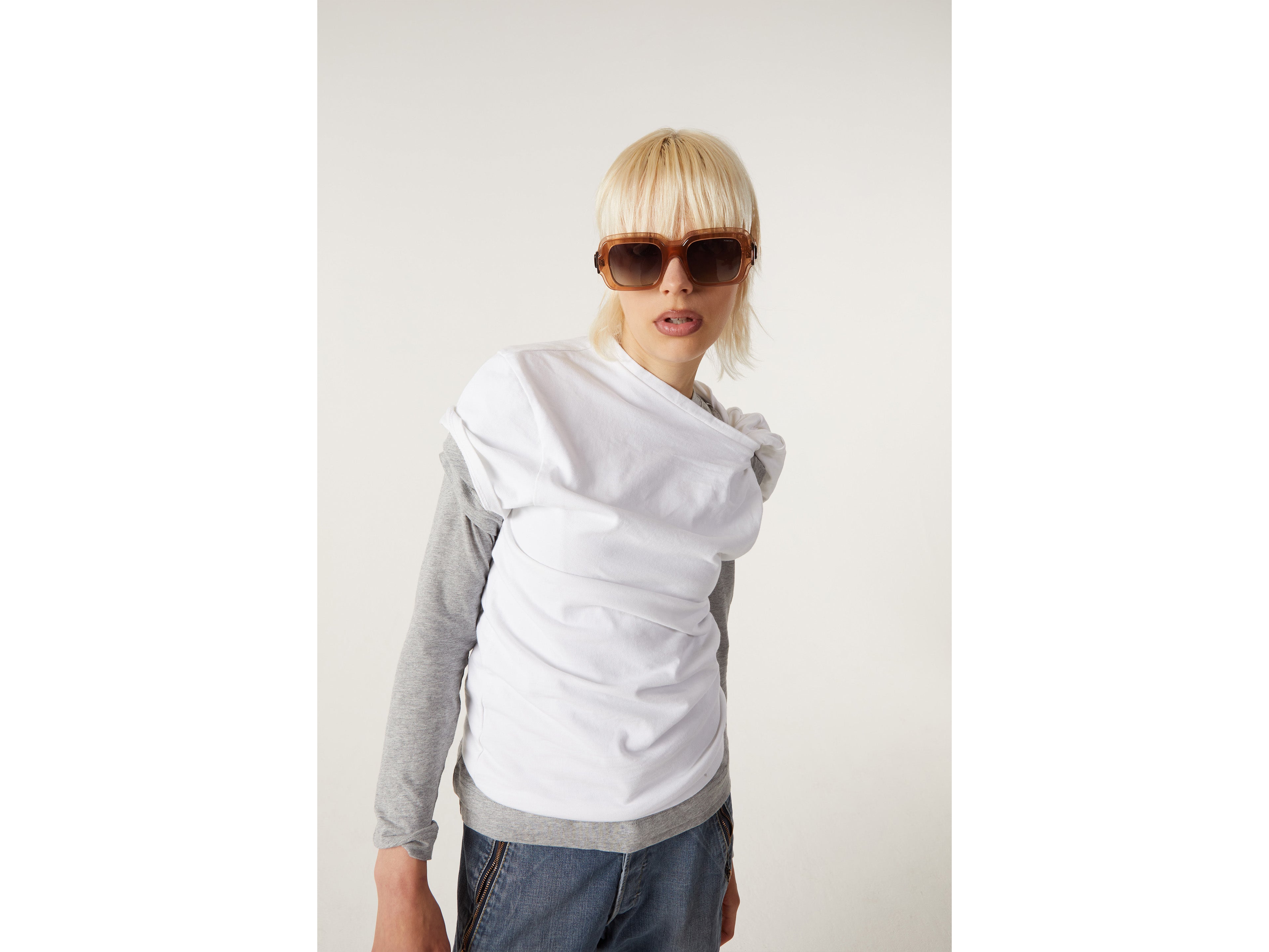 komono-victoria-lebrun-rose-lunettes-de-soleil-rectangulaires-oversize-transluci image 6