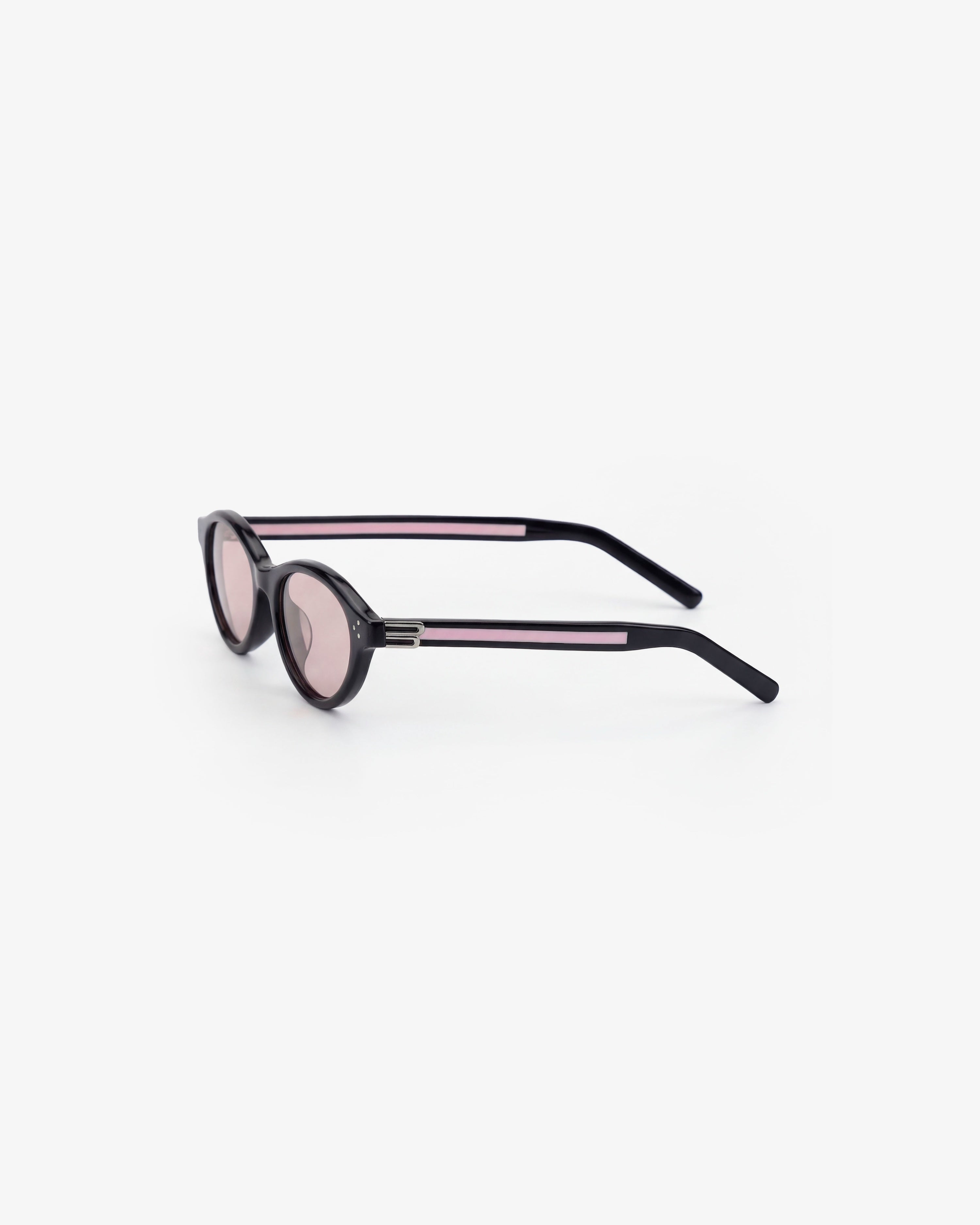 le-petit-lunetier-anastasia-olive-lunettes-de-soleil-ovales-ac-tate-noir image 3