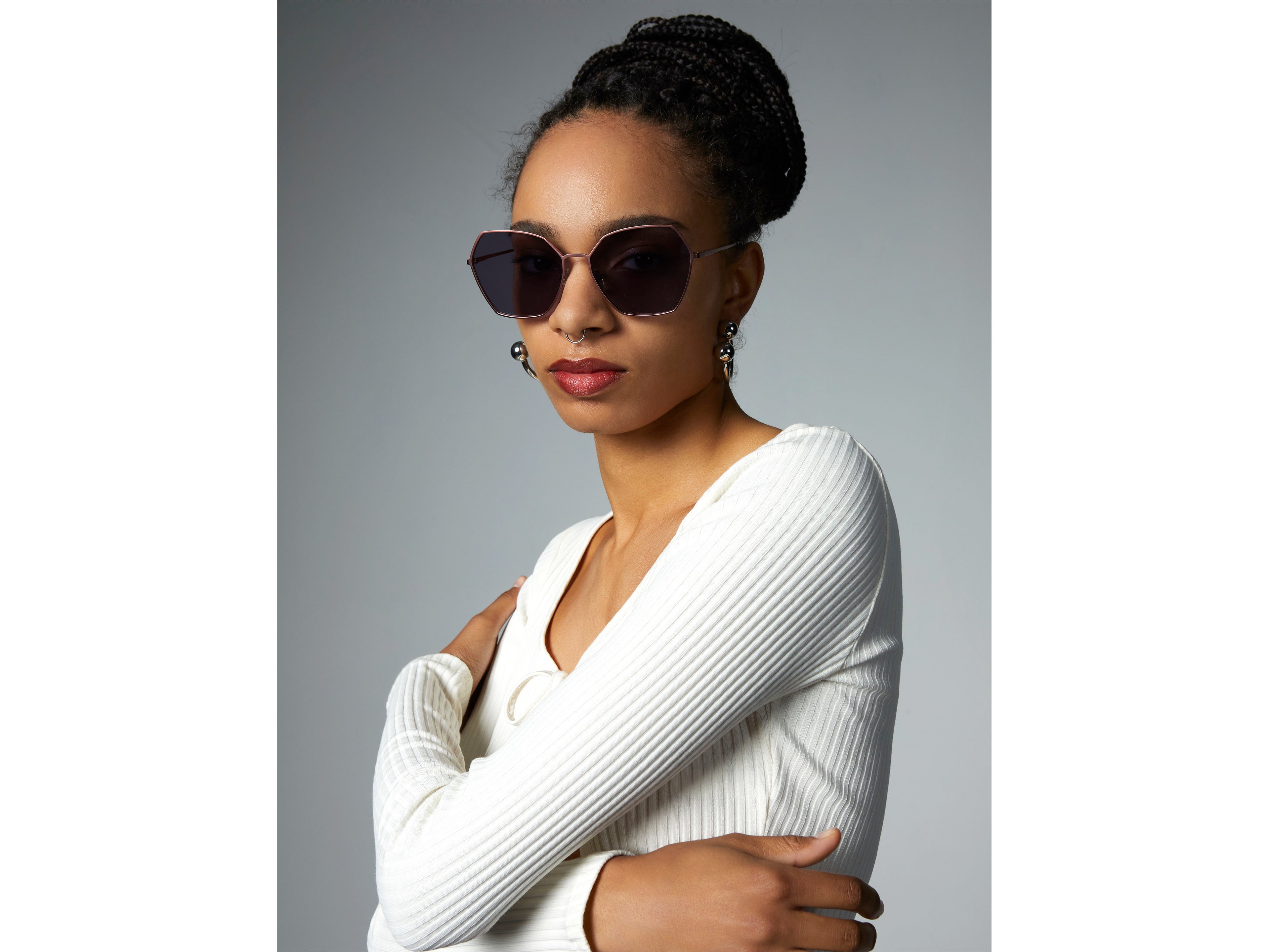 komono-belle-rose-satin-hunter-lunettes-de-soleil-hexagonales-femme-acier-durabl image 3
