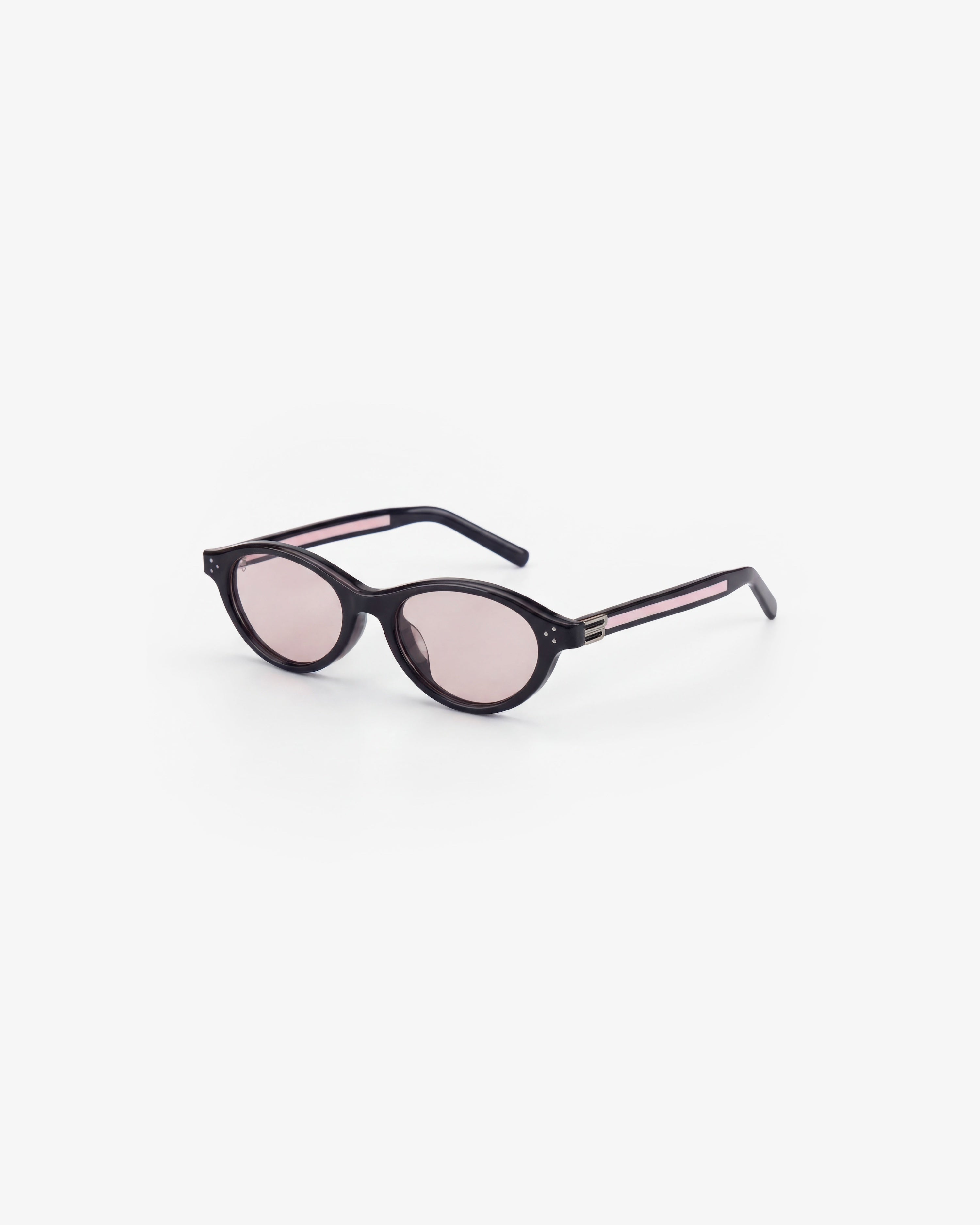 le-petit-lunetier-anastasia-olive-lunettes-de-soleil-ovales-ac-tate-noir image 2