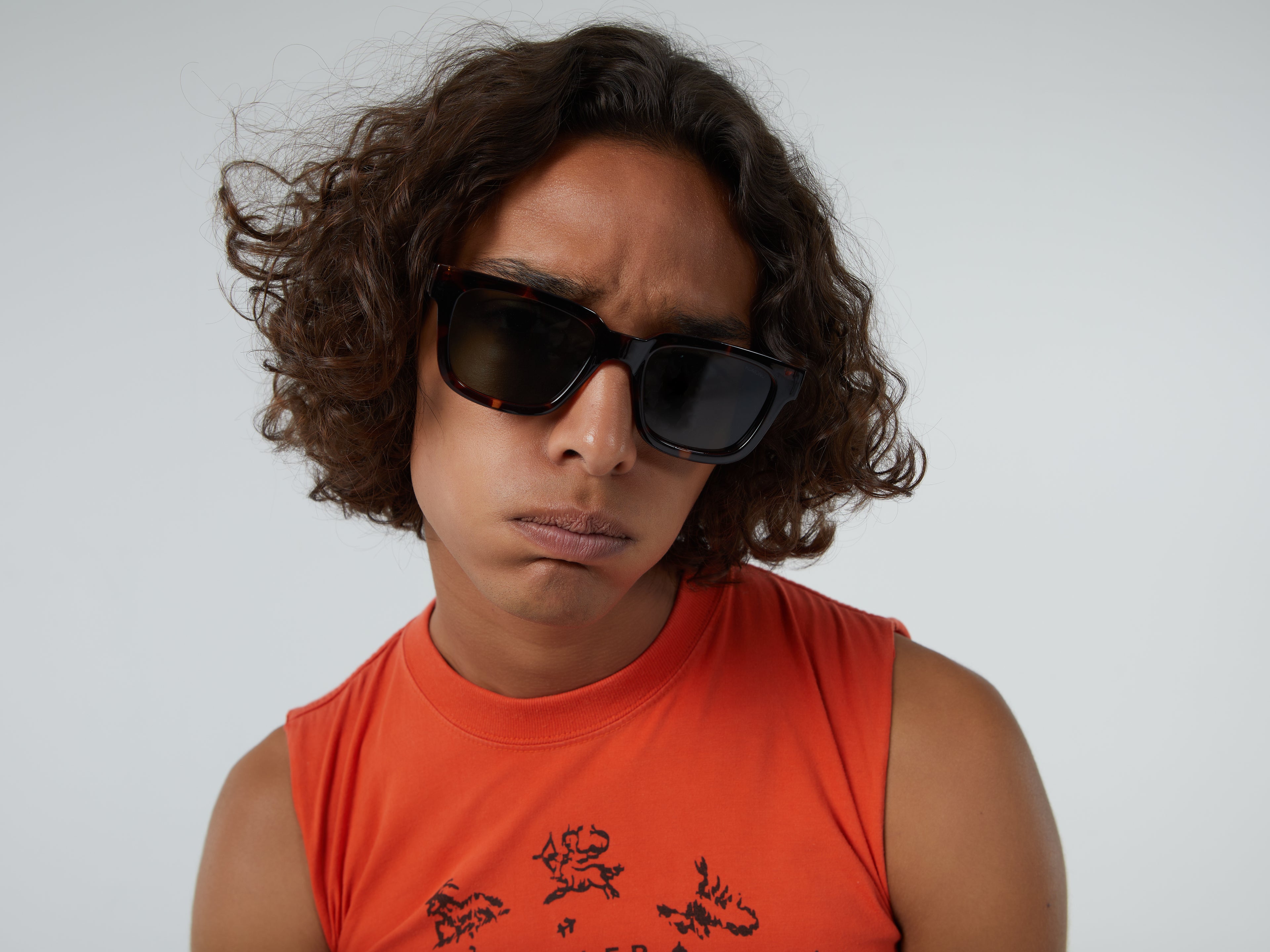 komono-bobby-havana-lunettes-de-soleil-intemporelles-en-bioplastique image 2