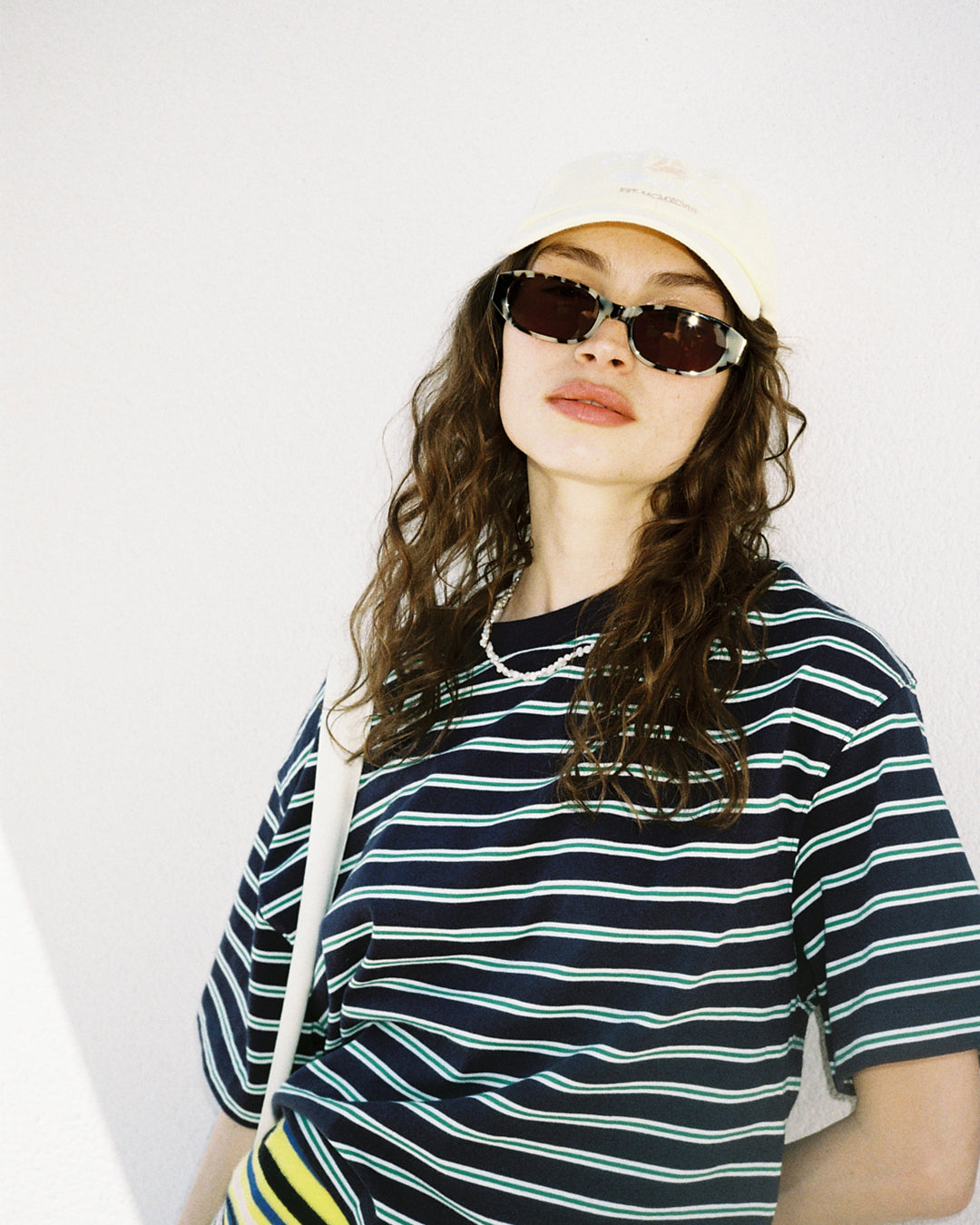 jimmy-fairly-la-studio-09-lunettes-de-soleil-rectangulaire-cr-me-femme-look-90s image 5