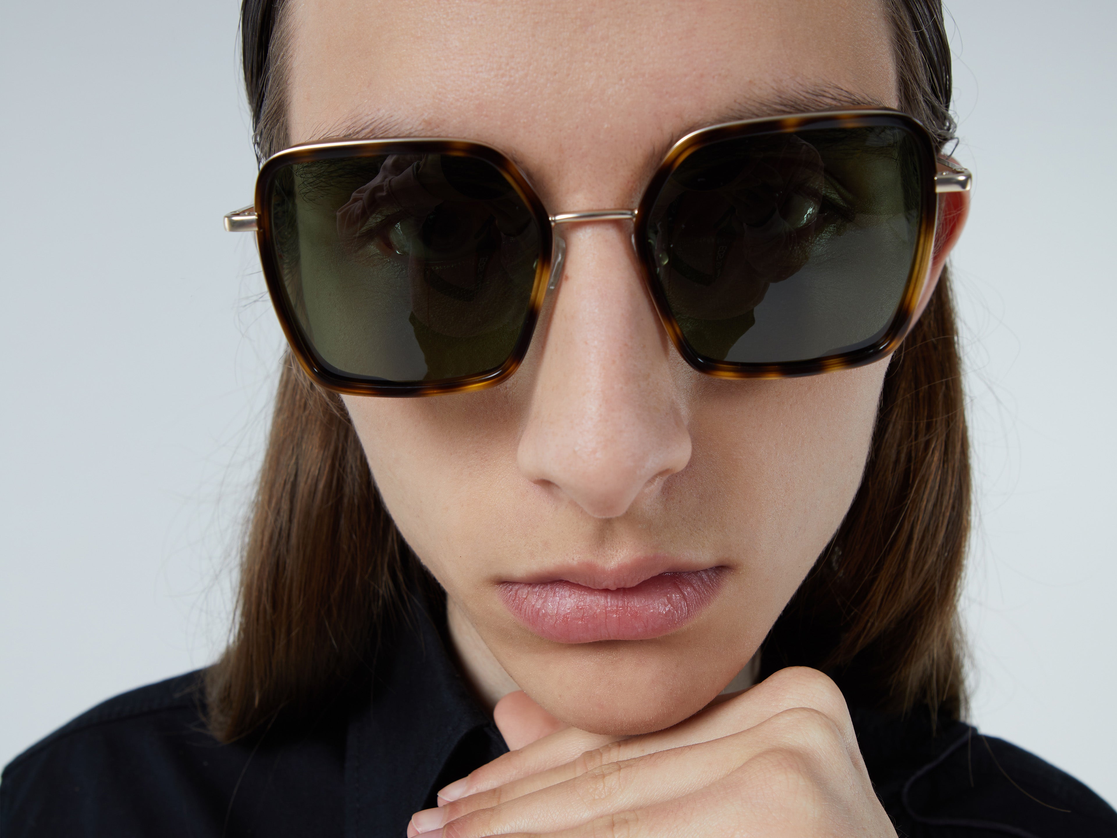 komono-audrey-white-gold-havana-lunettes-de-soleil-femme-acier-inoxydable-et-ac- image 5