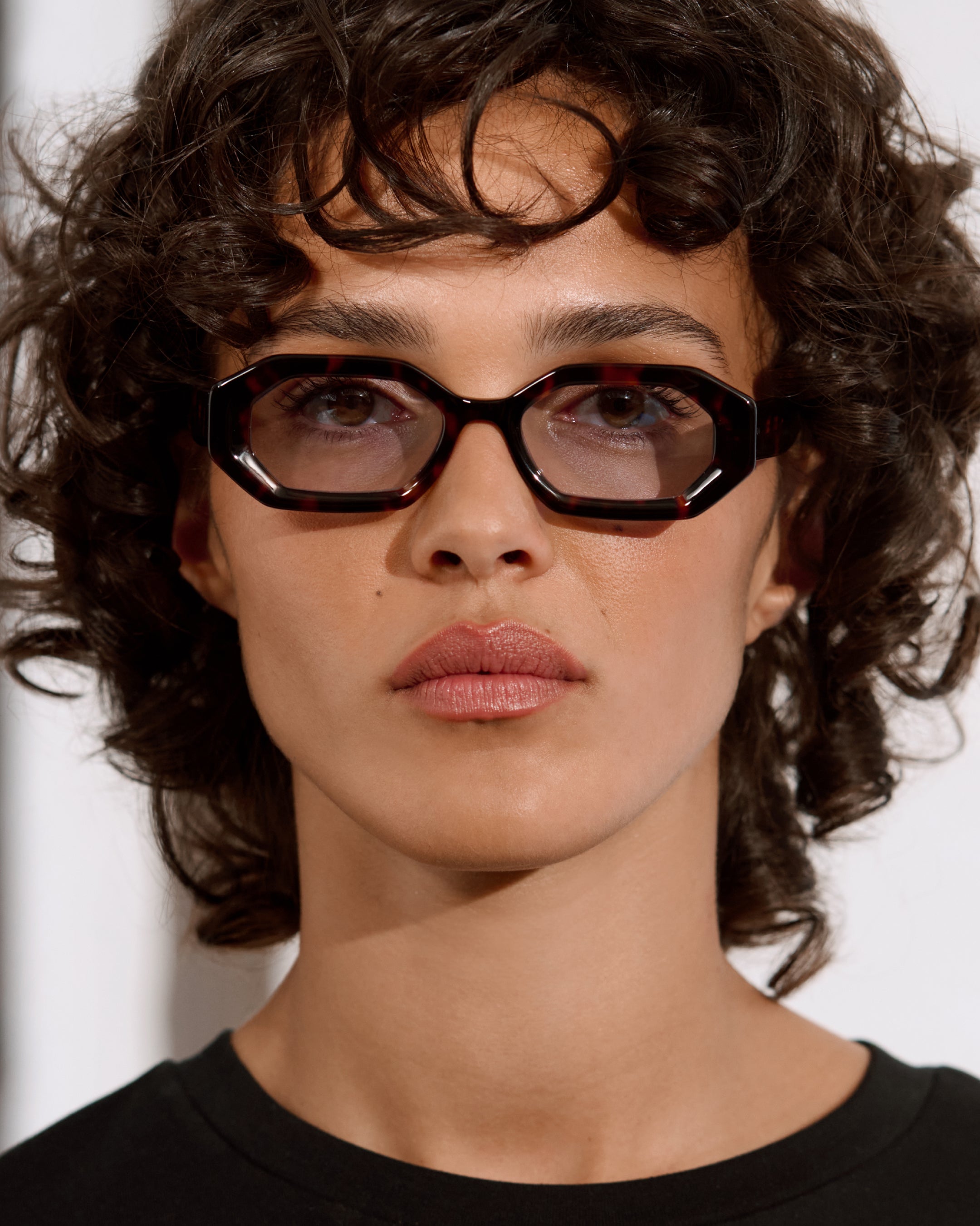 jimmy-fairly-la-bacci-lunettes-de-soleil-rectangulaires-en-ac-tate-caille-fonc-e image 3