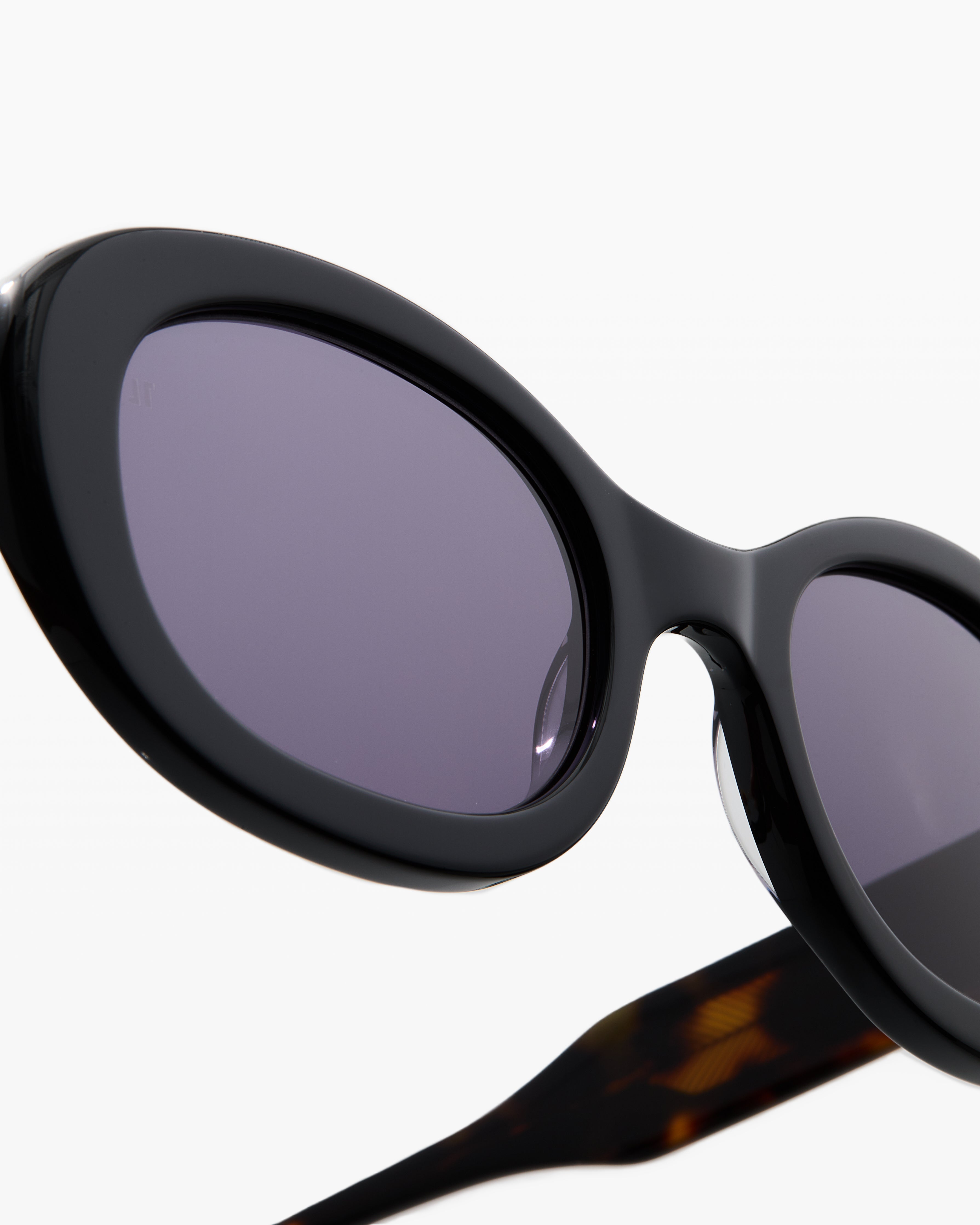 jimmy-fairly-la-margaux-lunettes-de-soleil-ovales-en-ac-tate-noir-femme image 4