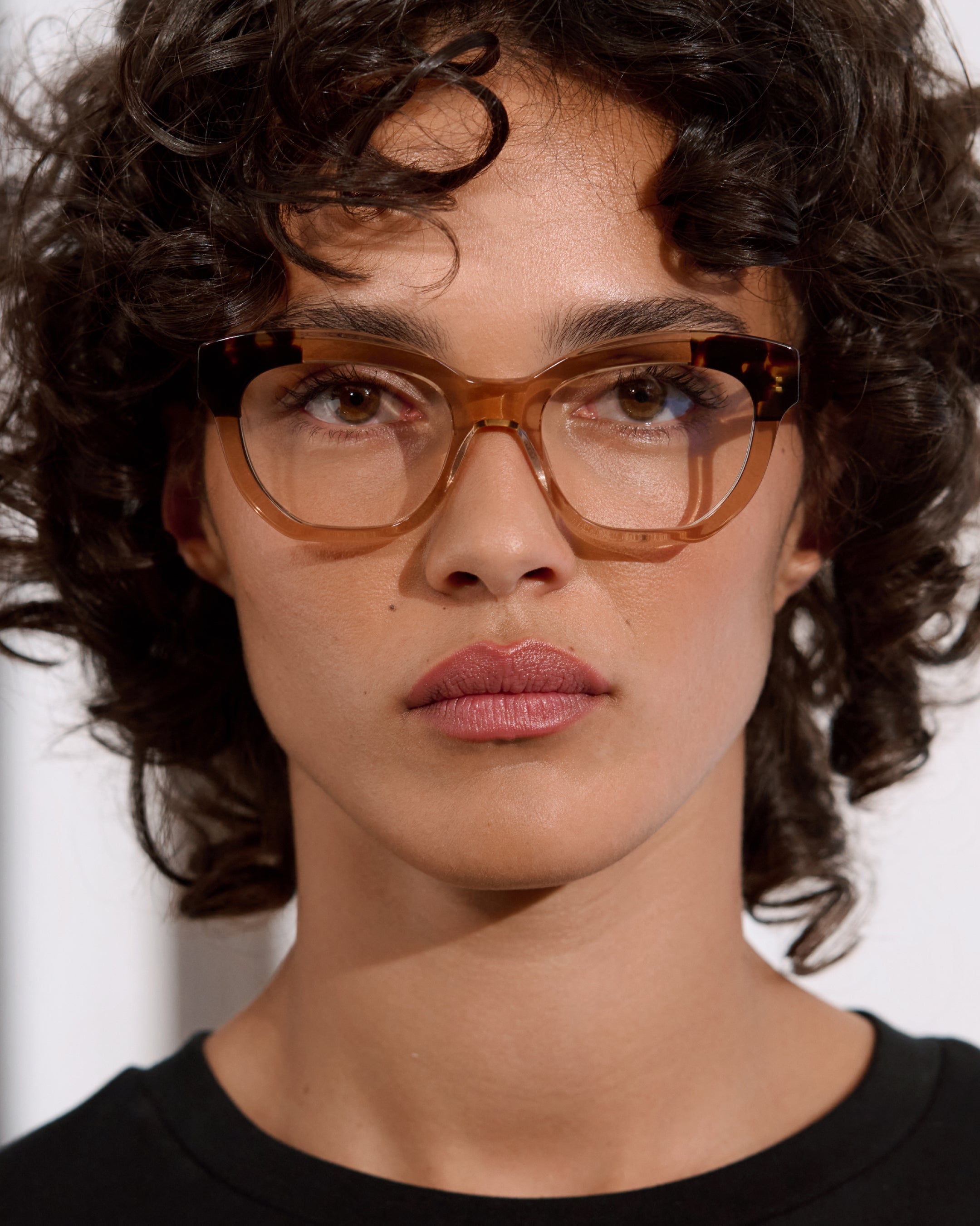jimmy-fairly-la-madeleine-lunettes-de-vue-papillon-cr-me image 2