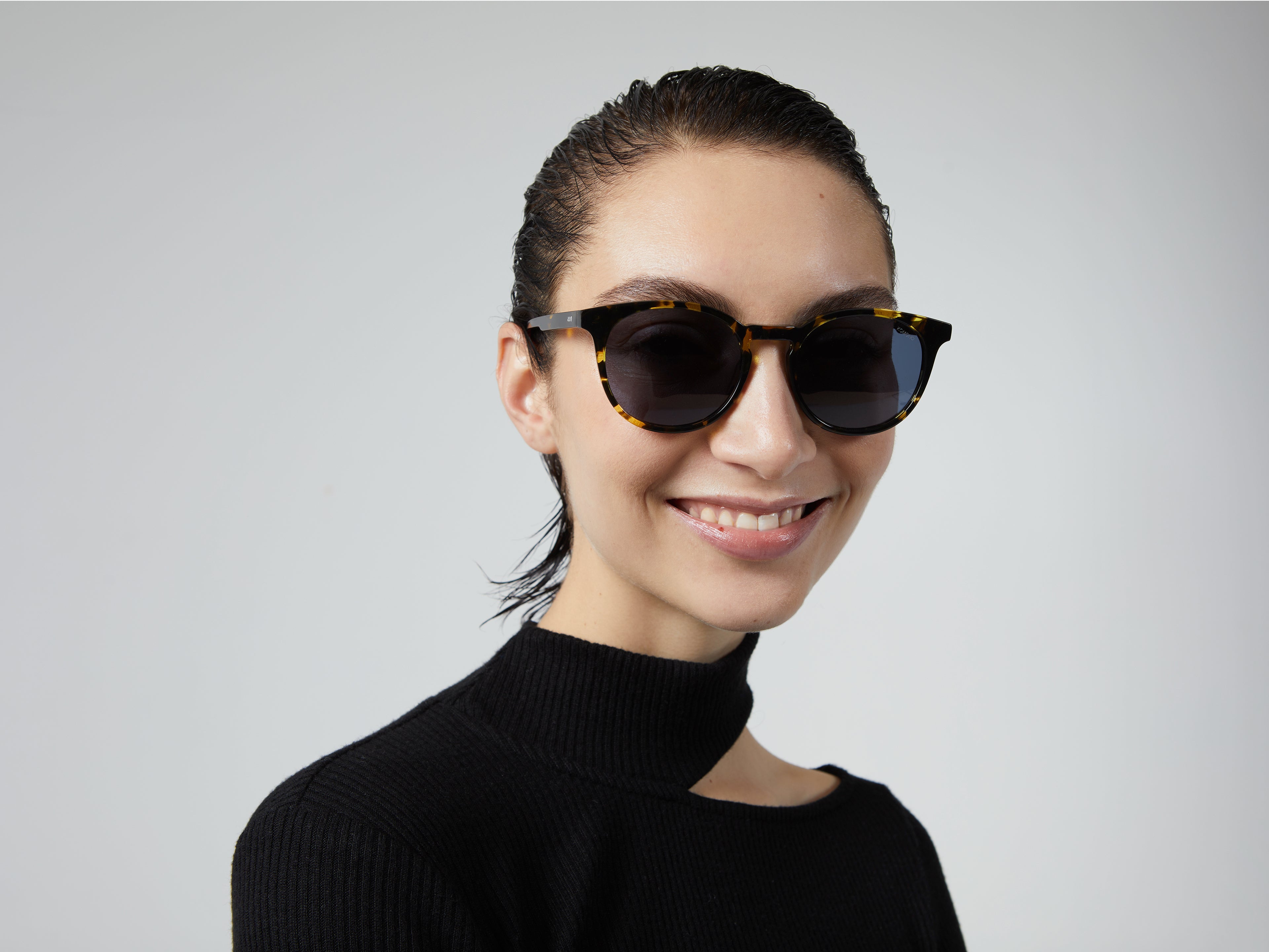 komono-hudson-tiger-lunettes-de-soleil-rondes-en-eco-ace9tate image 4