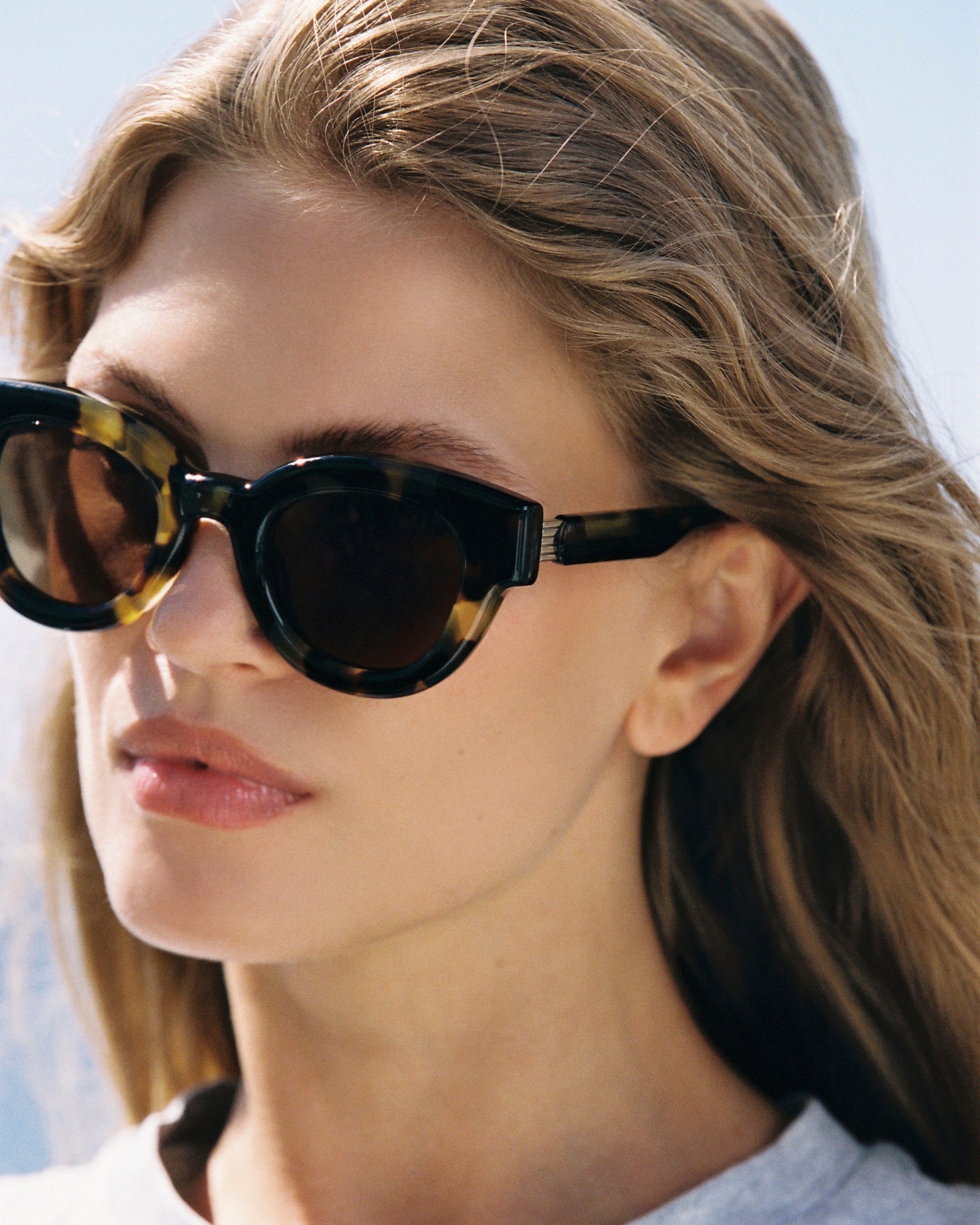 jimmy-fairly-la-paoli-lunettes-de-soleil-papillon-en-ac-tate-femme-caille-jaune image 2