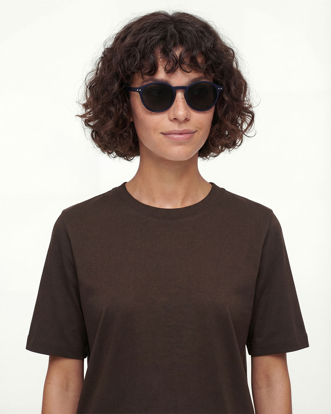 izipizi-mini-me-d-bleu-nuit-coffret-duo-lunettes-de-soleil-adulte-et-enfant image 3