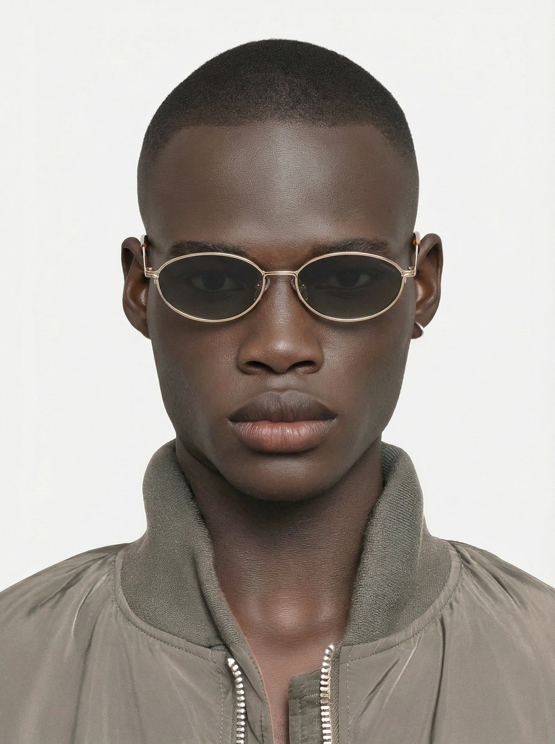 komono-tyla-white-gold-lunettes-de-vue-ovales-ultra-fines-en-acier-inoxydable image 4