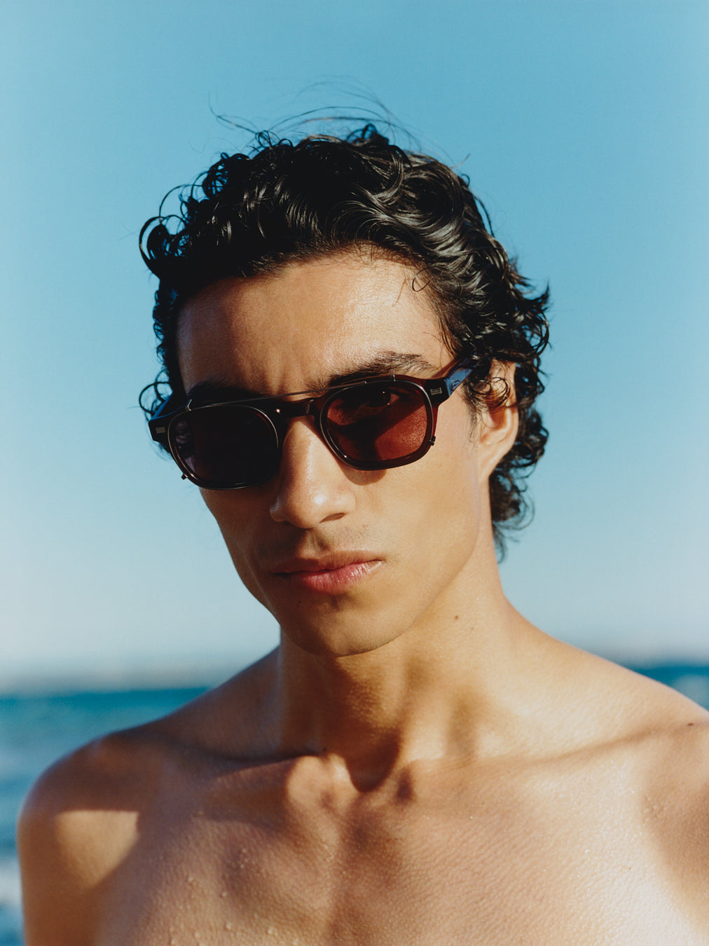 jimmy-fairly-la-rise-lunettes-de-soleil-carr-es-rouges-titane-visage-fin image 2