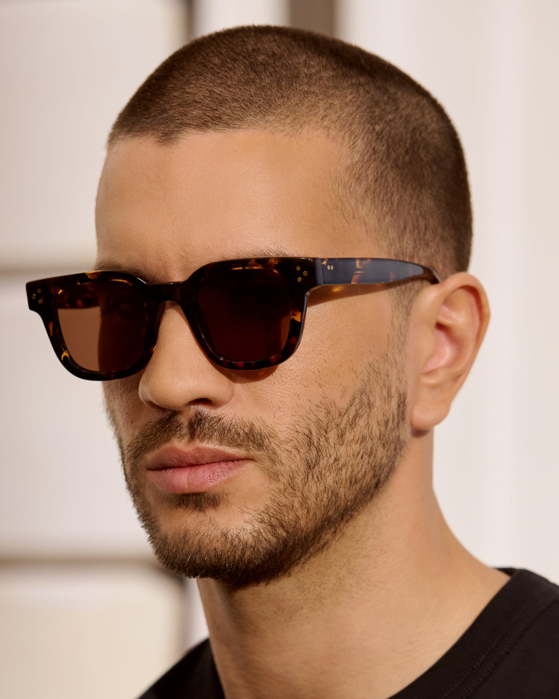 jimmy-fairly-la-chase-l-lunettes-de-soleil-rectangulaires-en-ac-tate-caille-fonc image 7