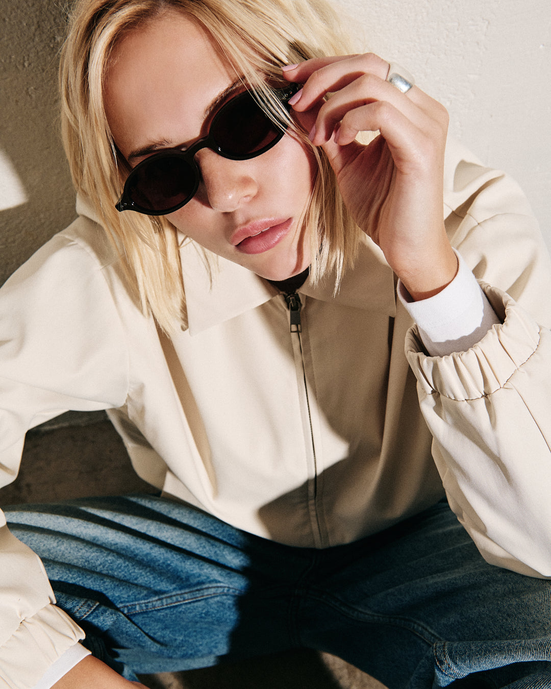 jimmy-fairly-la-elvie-slim-lunettes-de-soleil-ovales-slim-en-ac-tate-brun-style- image 4