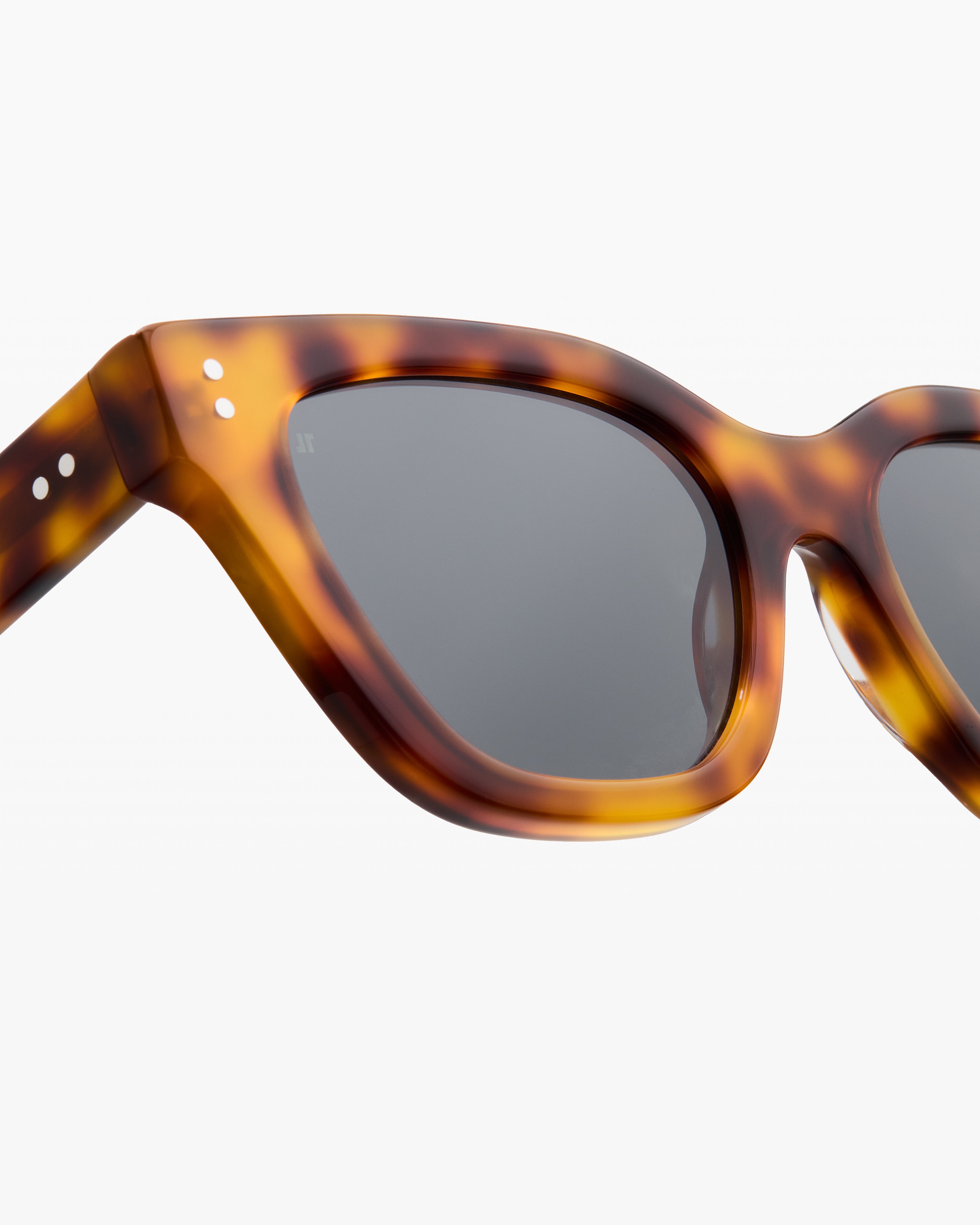 jimmy-fairly-la-sansa-lunettes-de-soleil-rectangulaires-caille-claire-femme image 2