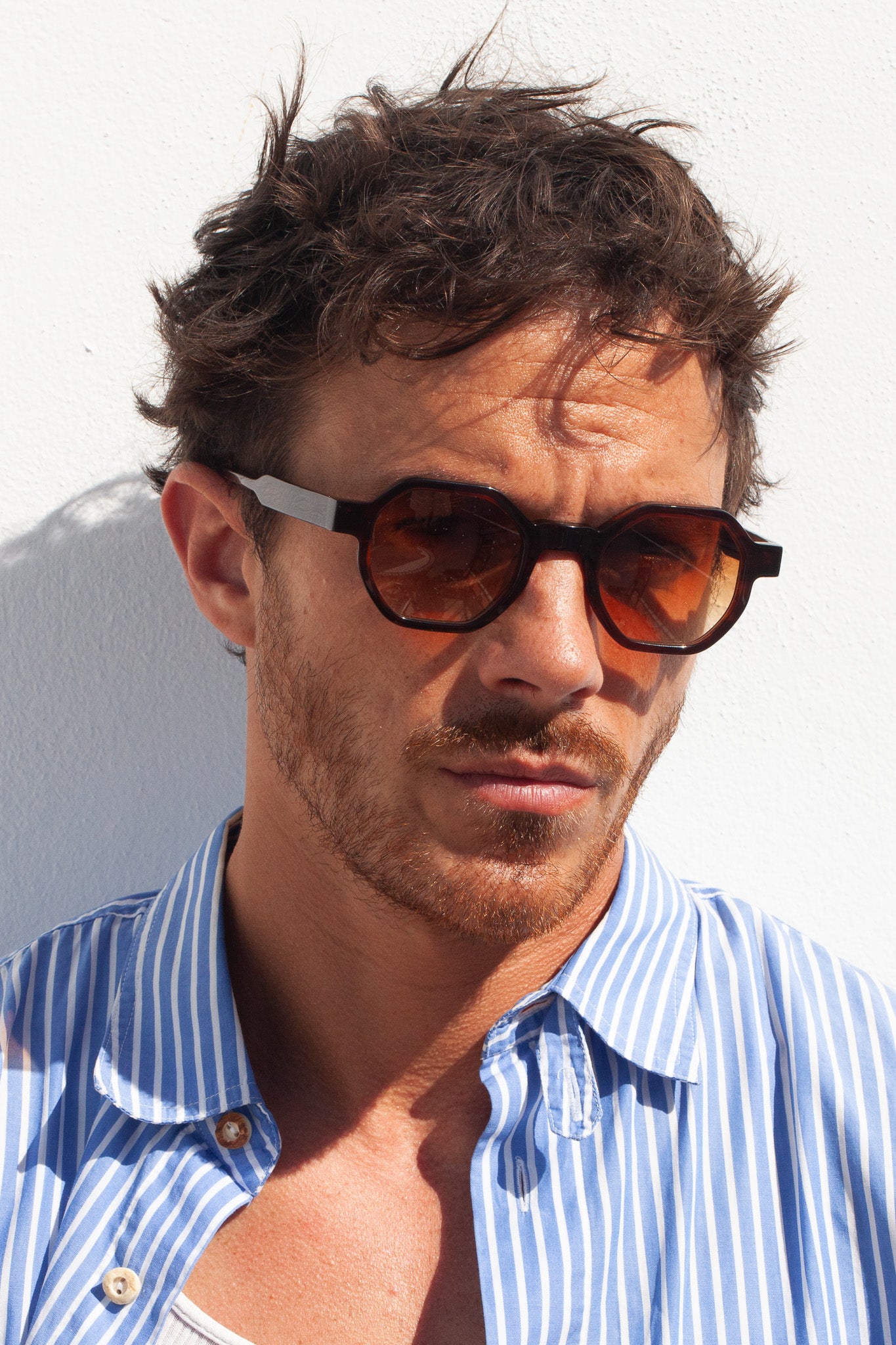 le-petit-lunetier-dustin-caille-fonc-e-lunettes-de-soleil-hexagonales-en-ac-tate image 2