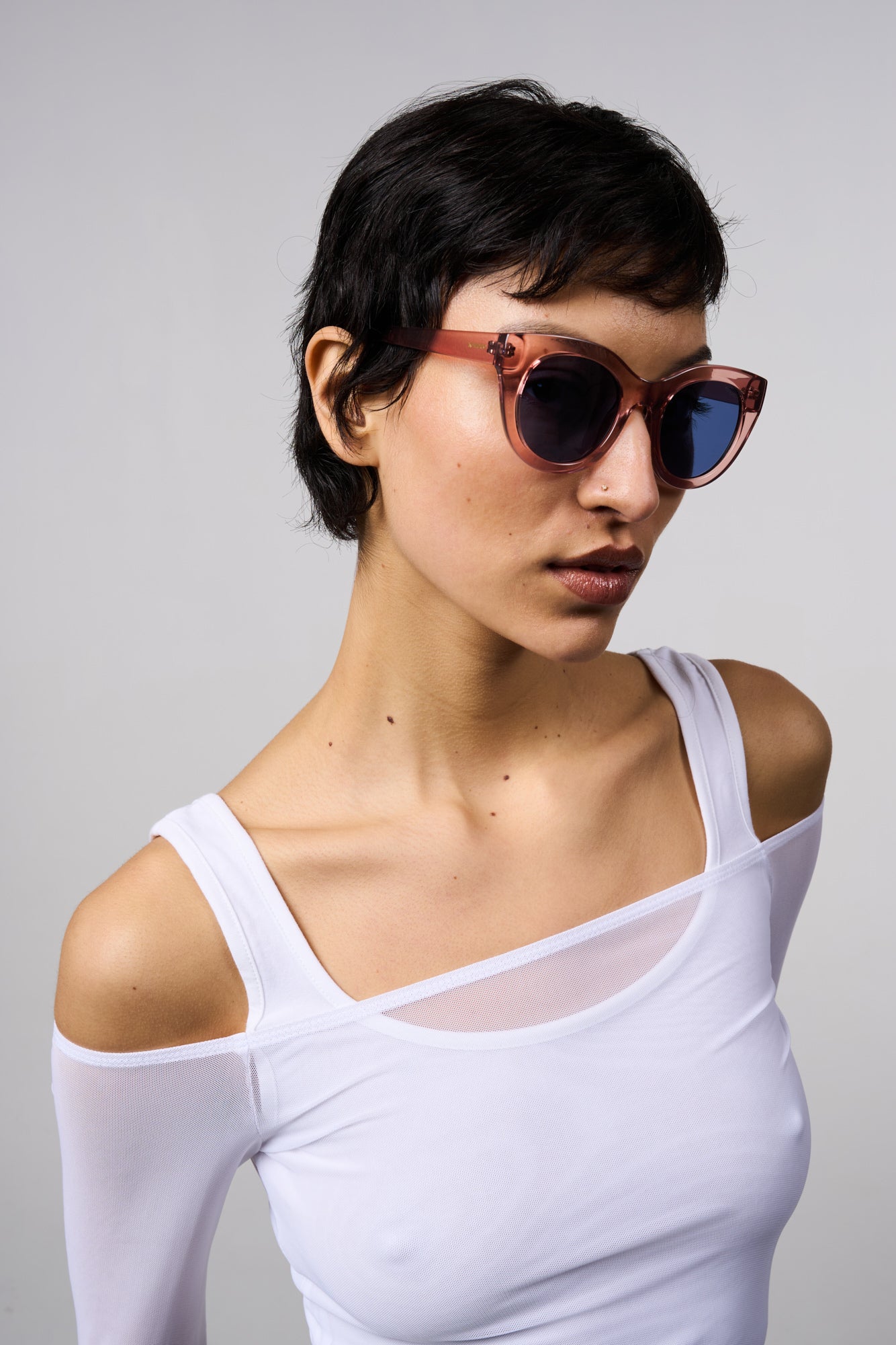 komono-louise-jam-lunettes-de-soleil-femme-il-de-chat-medium image 4