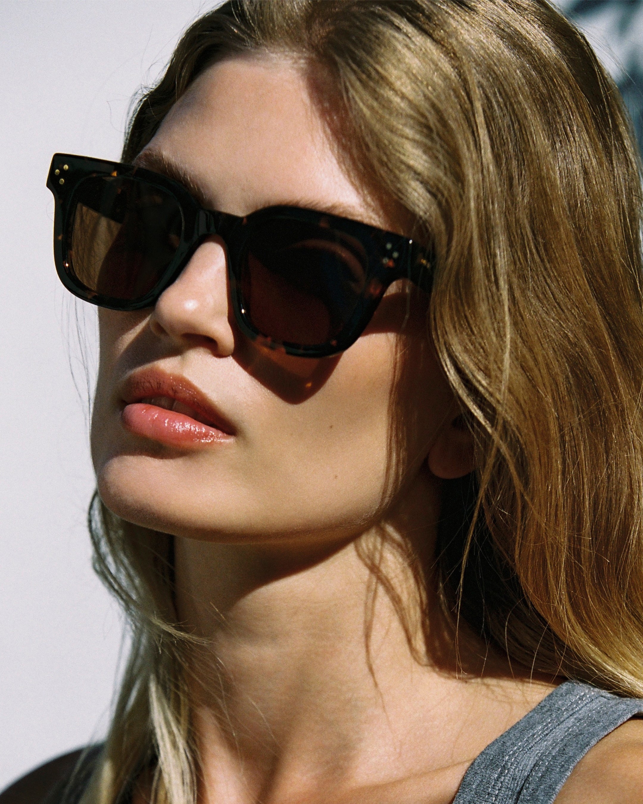 jimmy-fairly-la-chase-lunettes-de-soleil-rectangulaires-en-ac-tate-caille-fonc-h image 2