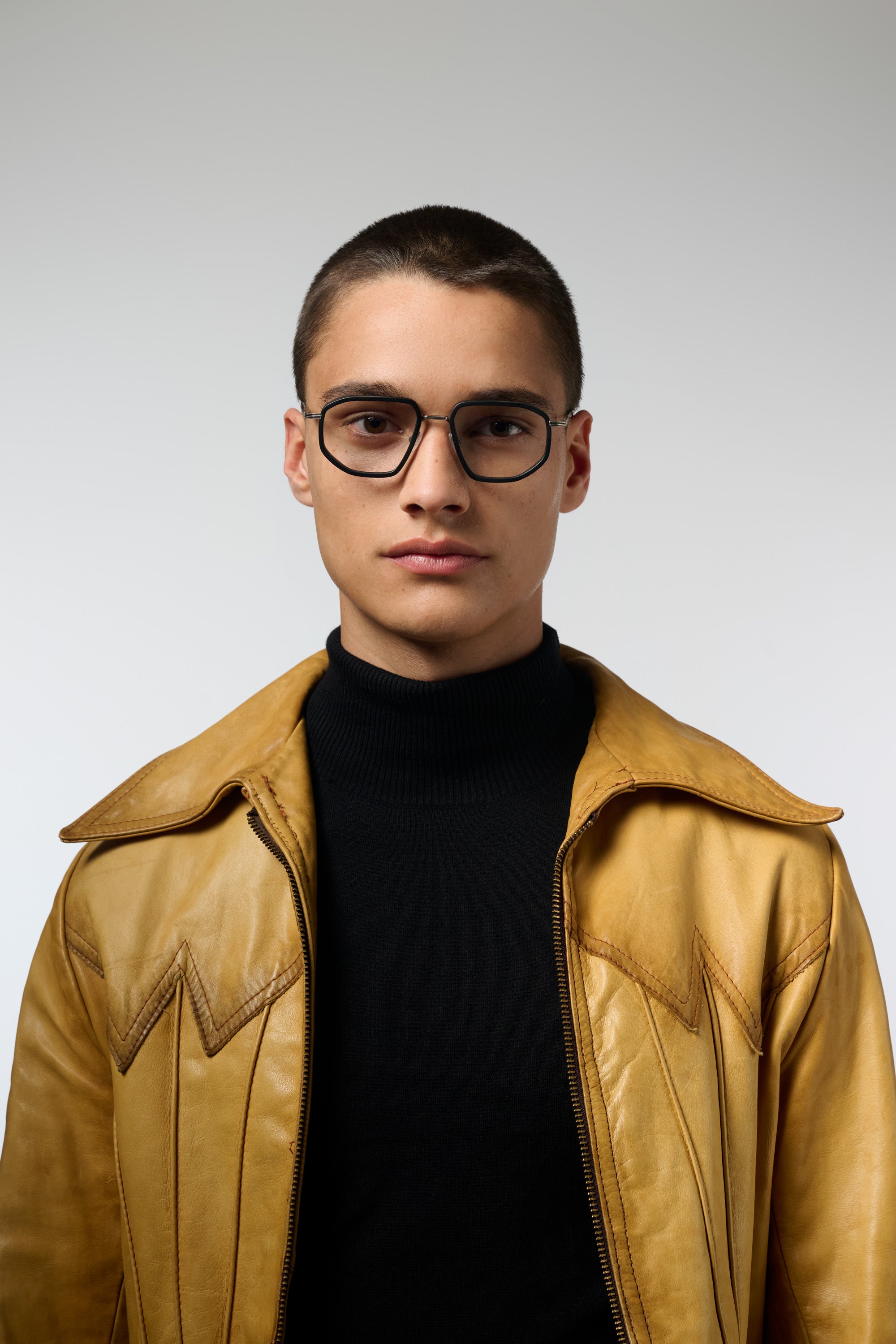 komono-axel-white-gold-black-lunettes-de-vue-en-titane image 4