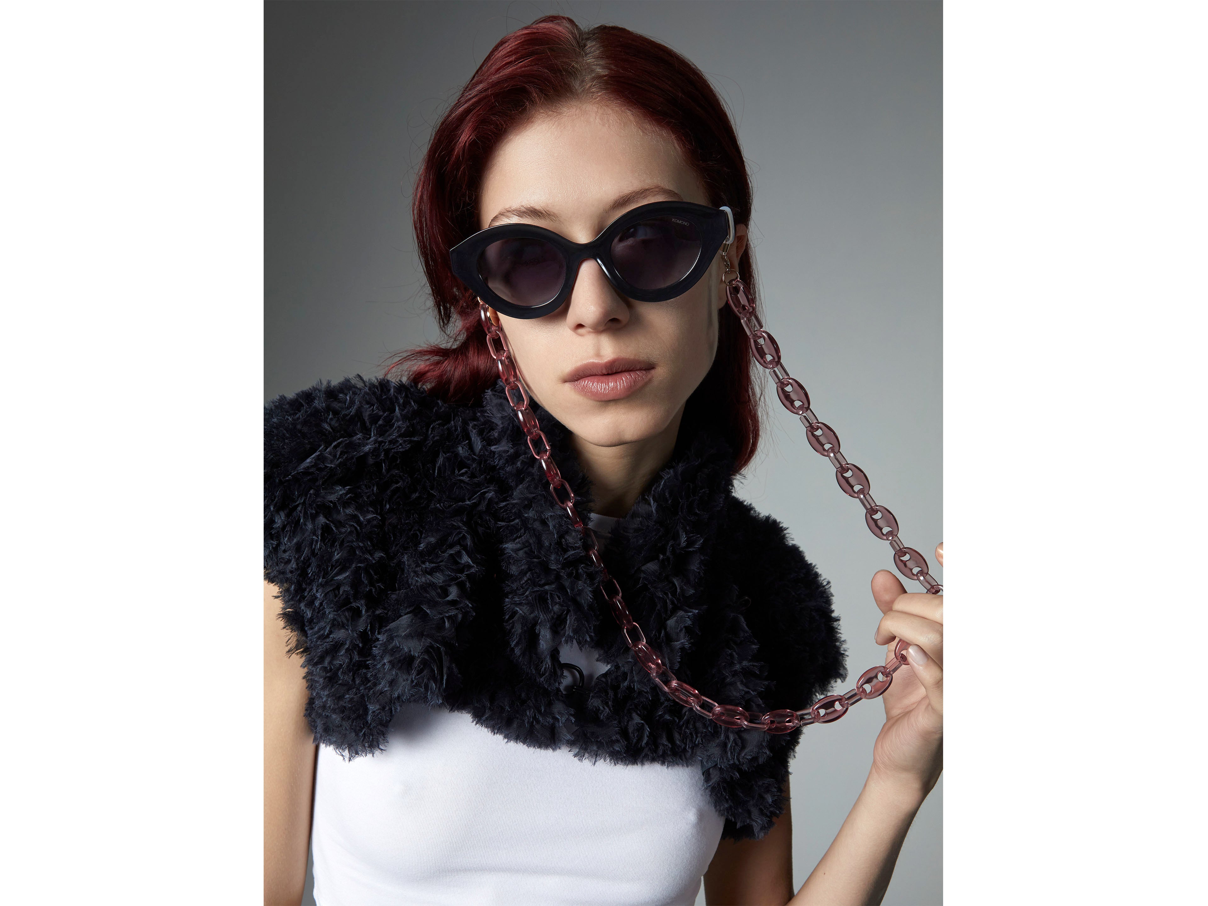 komono-grace-black-glossy-lunettes-de-soleil-il-de-chat-noir-brillant image 4