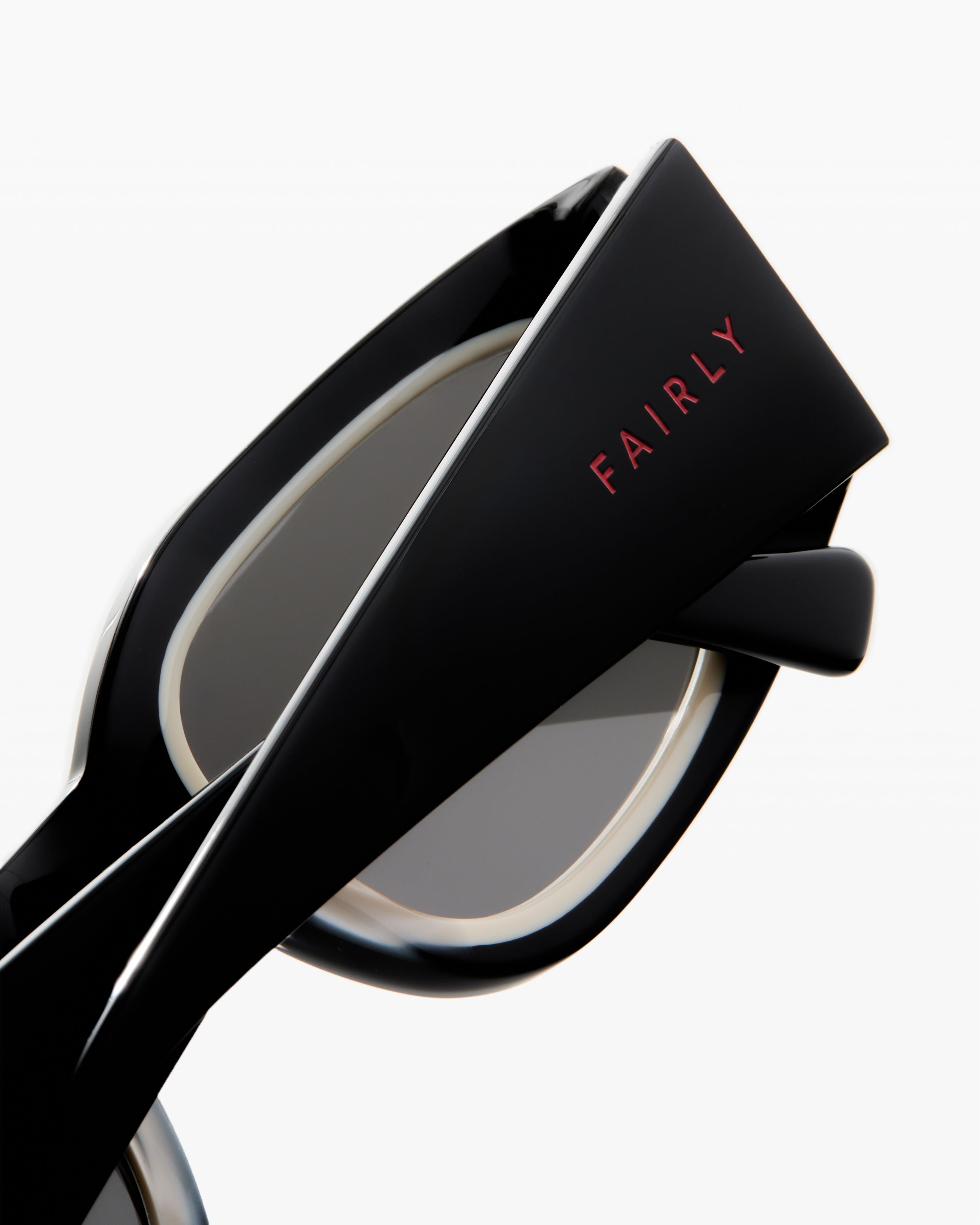jimmy-fairly-la-amalfi-lunettes-de-soleil-rectangulaires-noires-femme-m image 3