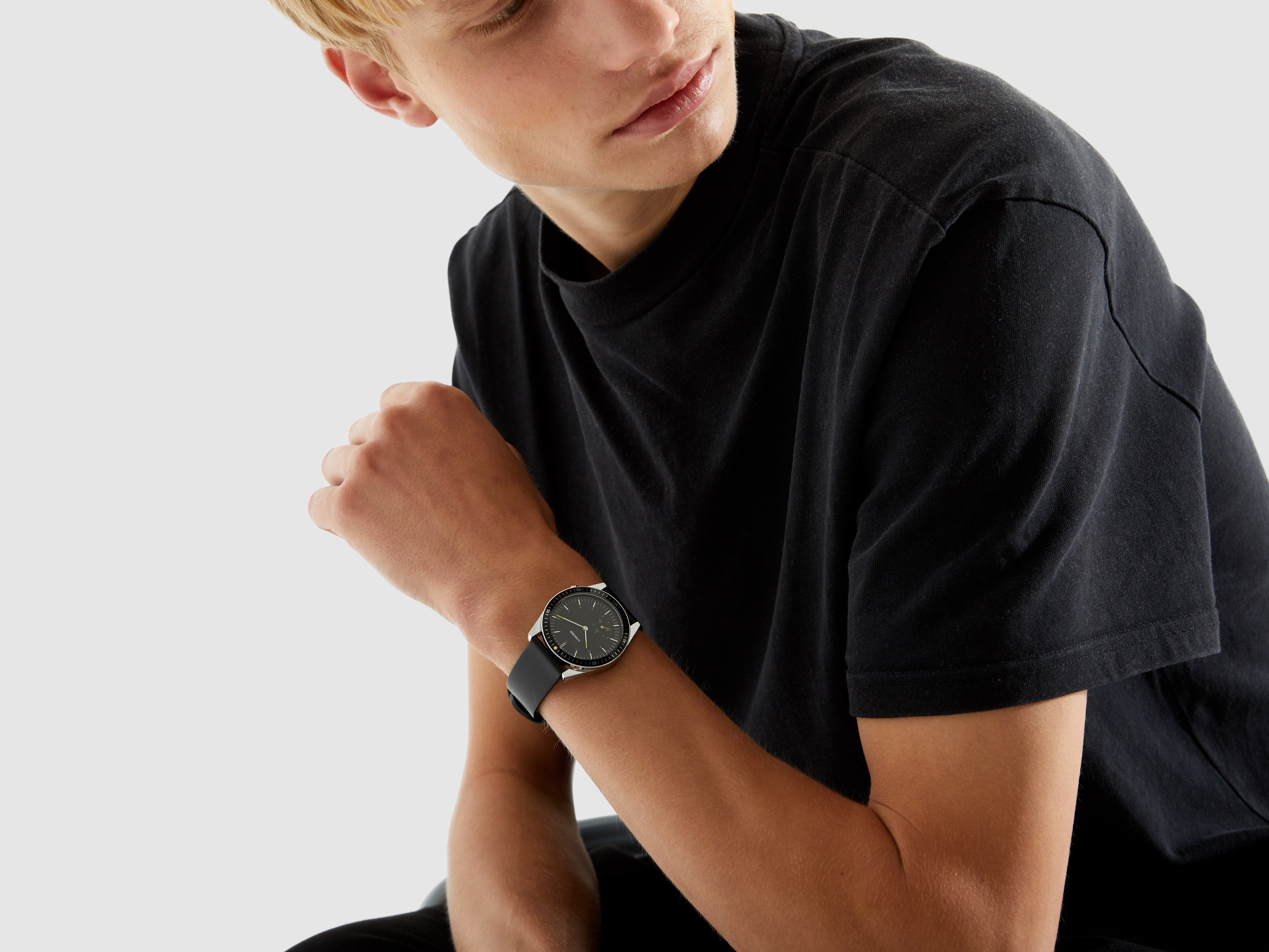 komono-ray-legacy-leather-black-montre-de-plong-e-modernis-e-chronom-tre-et-comp image 8