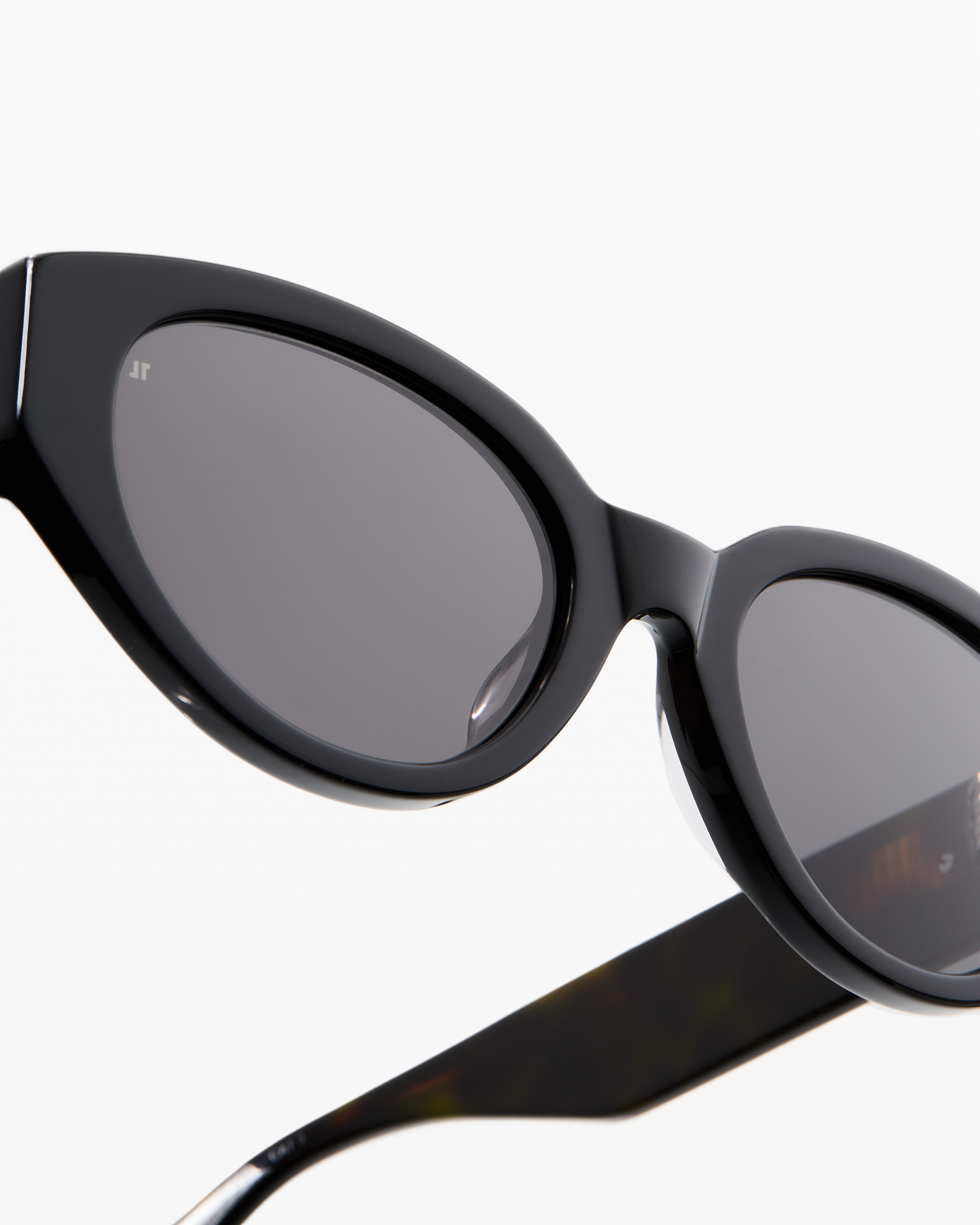 jimmy-fairly-la-meli-lunettes-de-soleil-papillon-en-ac-tate-de-cellulose-noires- image 4