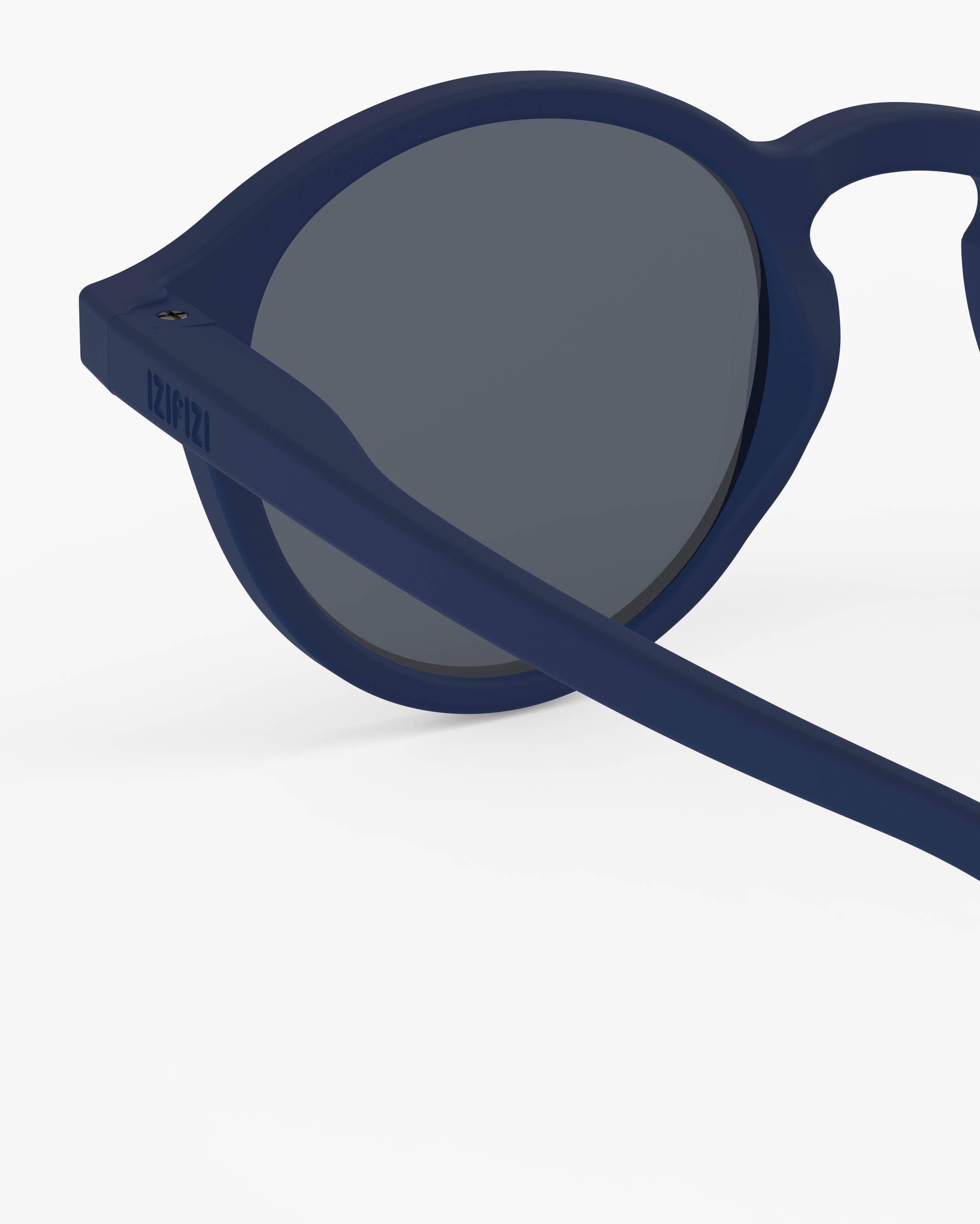 izipizi-child-d-lunettes-de-soleil-enfant-bleu-marine-polarized image 4
