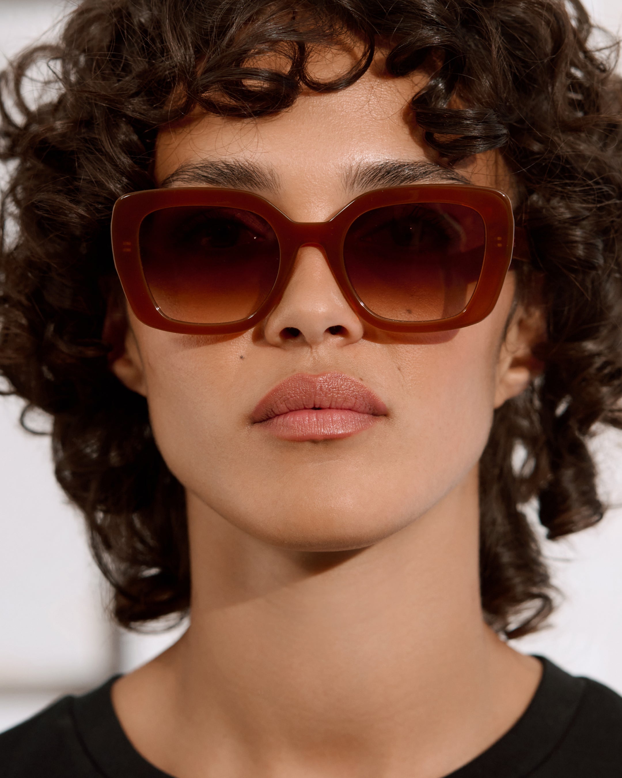 jimmy-fairly-la-amaya-lunettes-de-soleil-papillon-oversize-en-ac-tate-orange-ver image 3