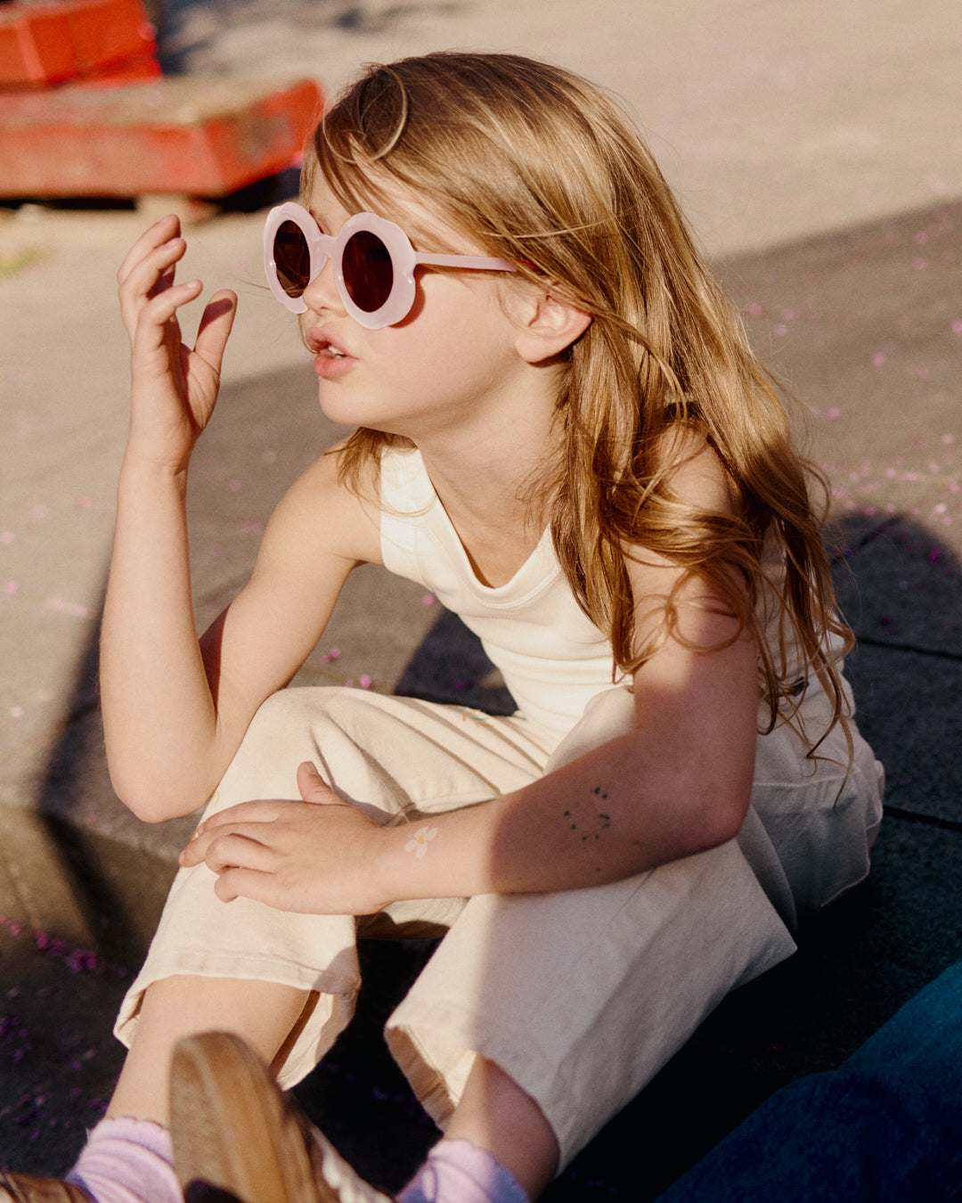 jimmy-fairly-la-mini-bella-s-lunettes-de-soleil-enfant-rondes-rose-en-ac-tate image 2