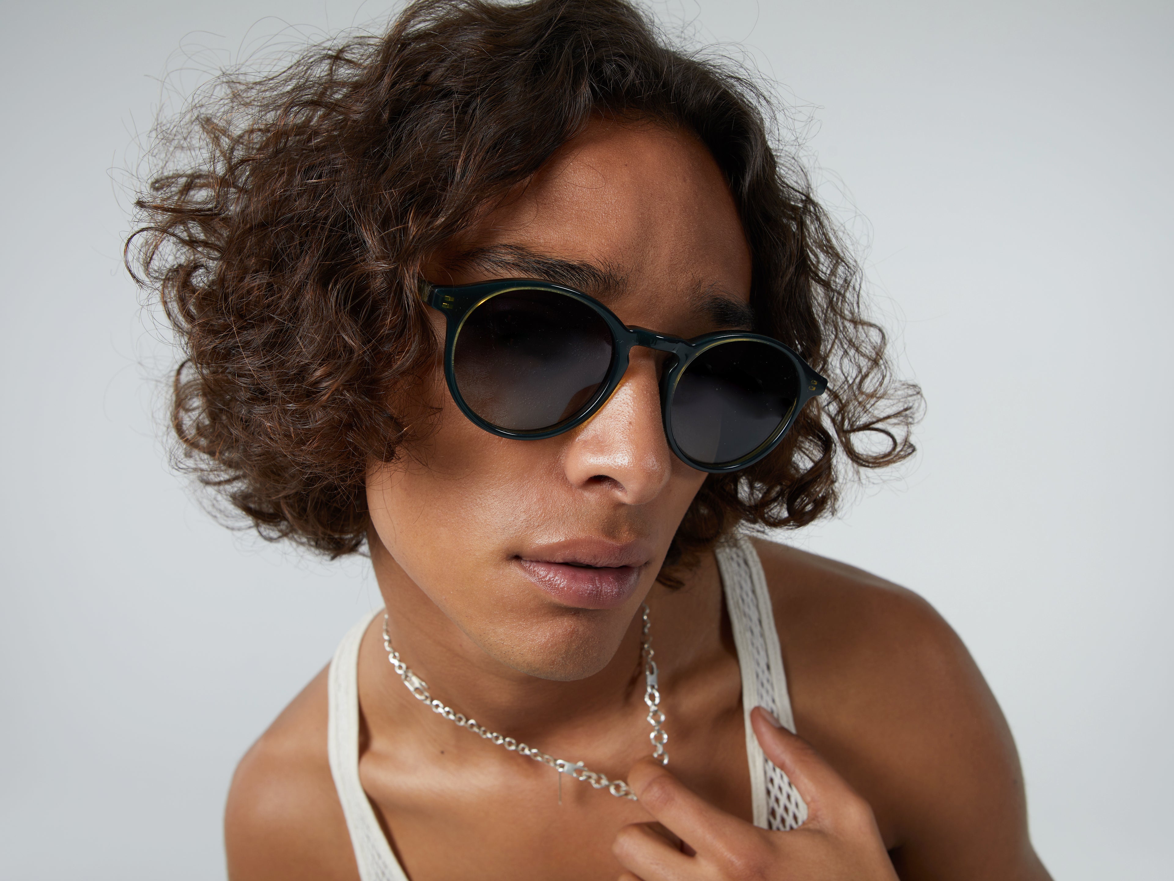 komono-archie-grand-black-sage-lunettes-de-soleil-rondes-ac-tate-cologique image 3