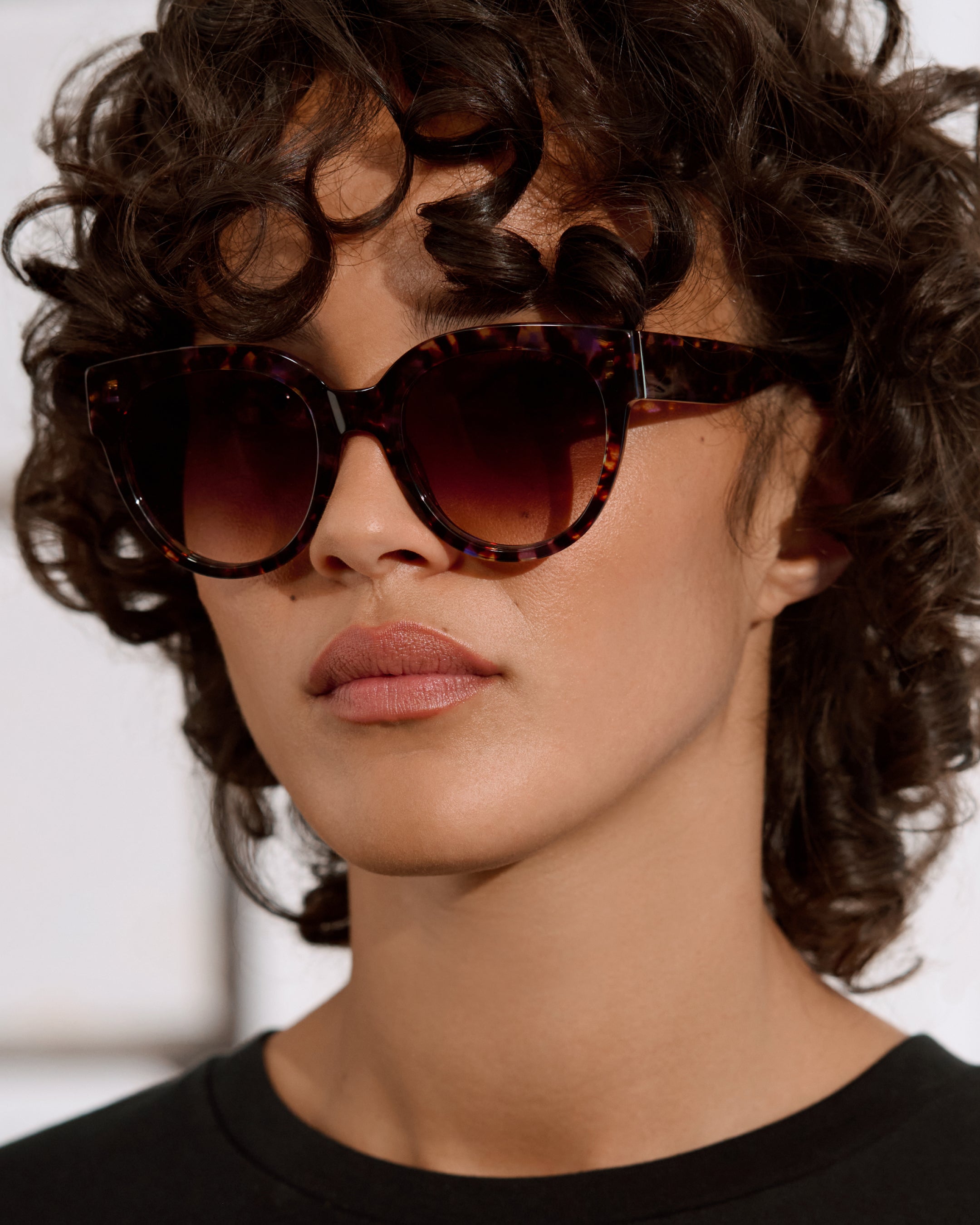 jimmy-fairly-la-felice-lunettes-de-soleil-papillon-violettes-oversize image 5