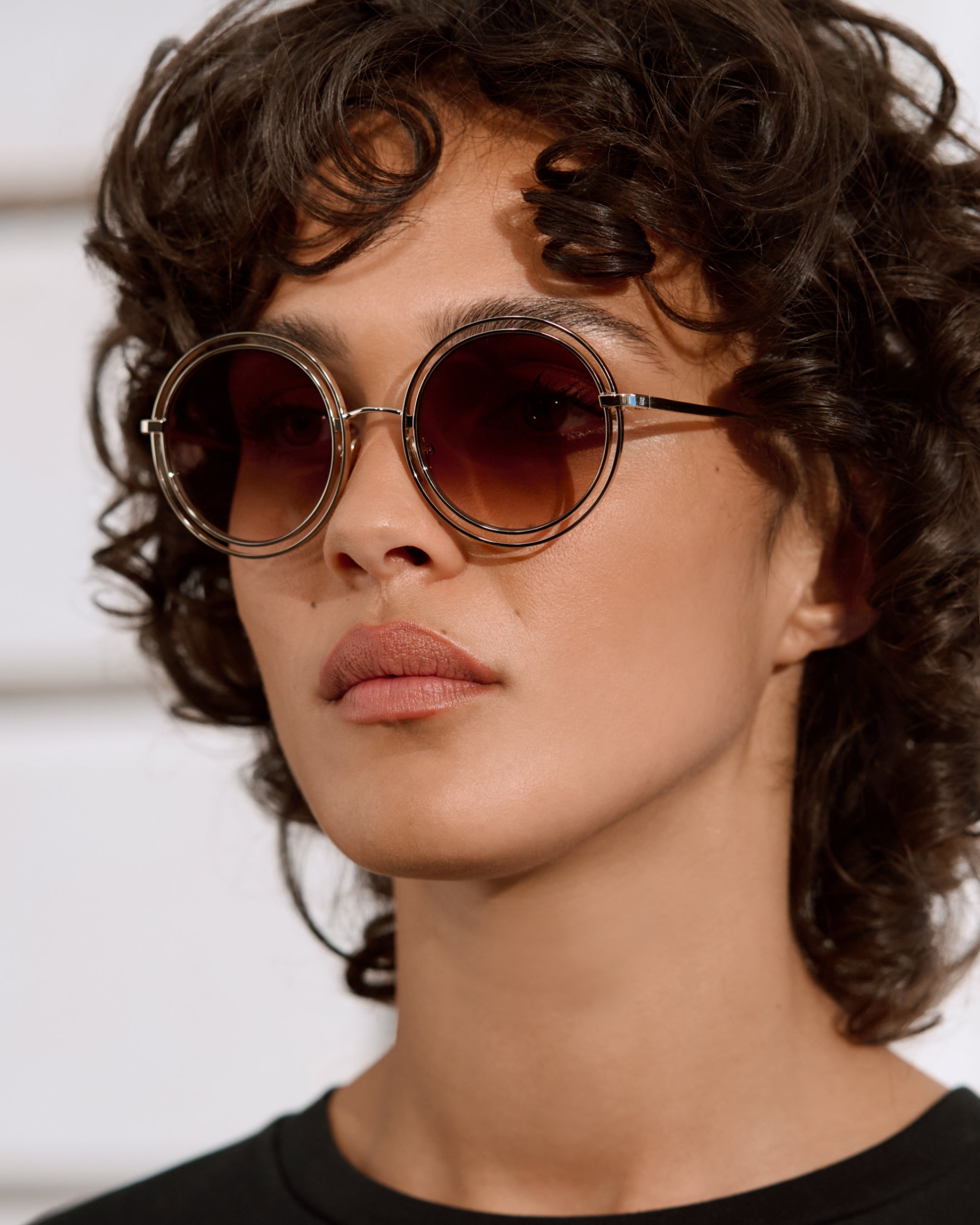 jimmy-fairly-la-mischa-lunettes-de-soleil-rondes-oversize-en-acier-inoxydable-do image 4