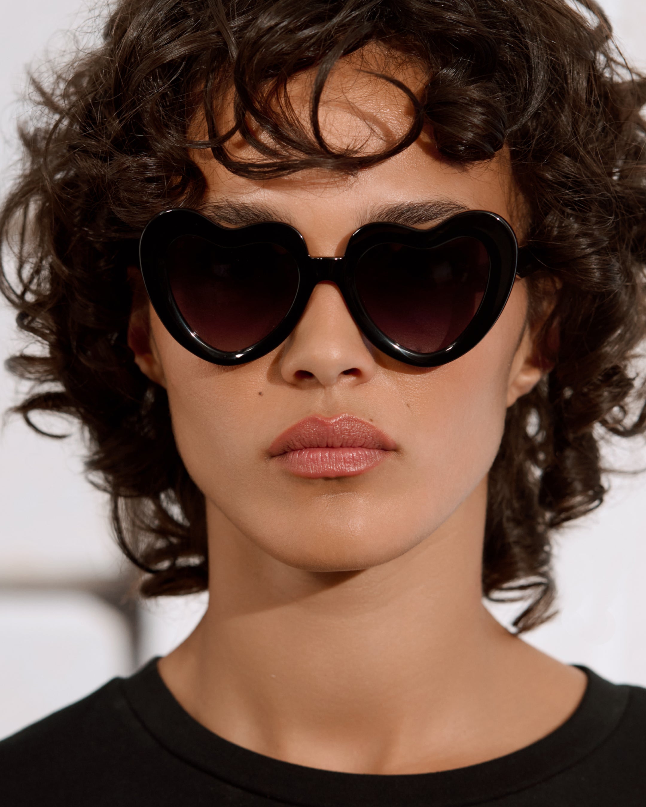 jimmy-fairly-la-coeur-lunettes-de-soleil-c-ur-en-ac-tate-de-cellulose-noir-overs image 3
