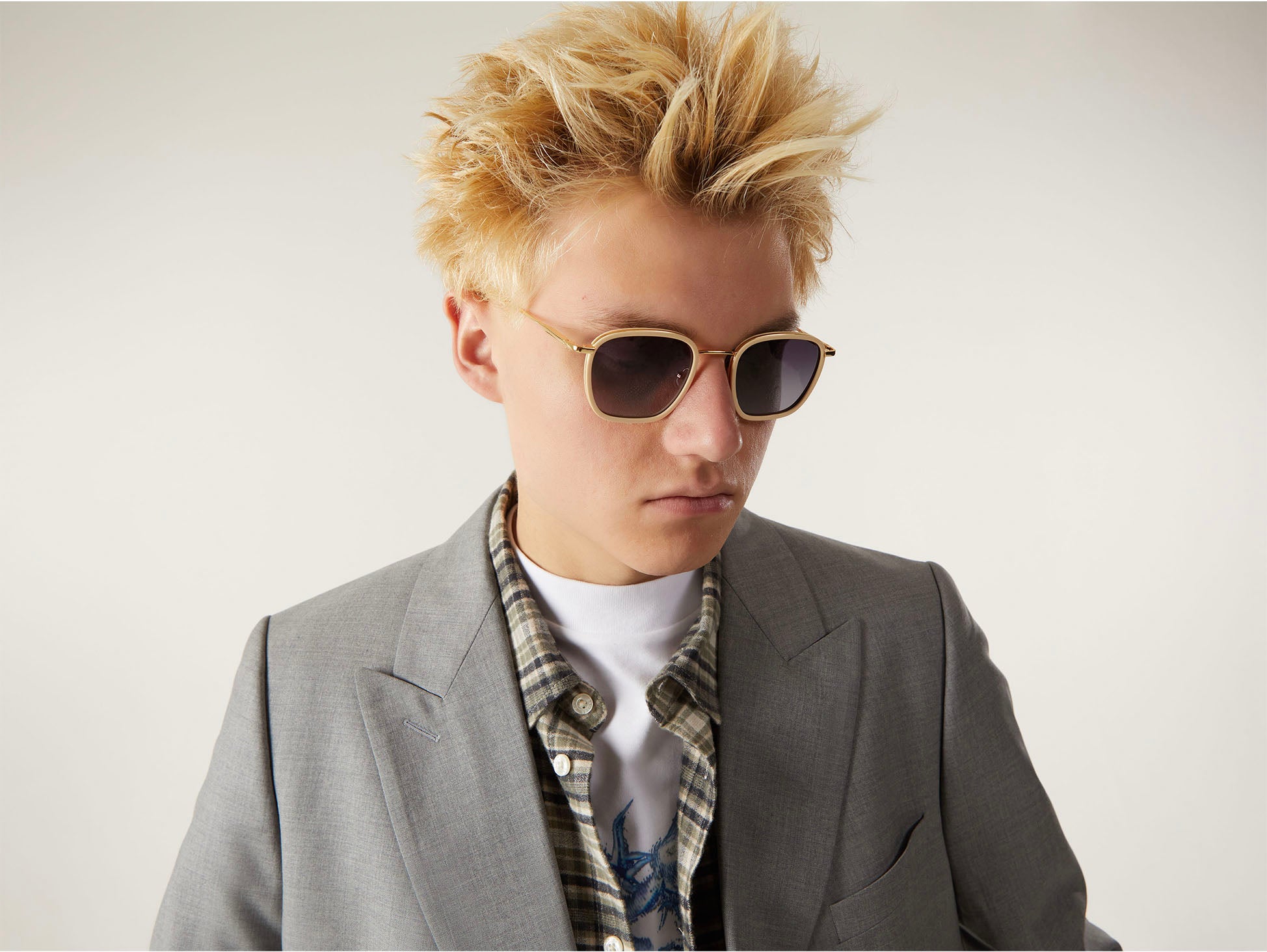 komono-adam-marshmallow-gold-lunettes-de-soleil-carr-es-polaris-es image 4