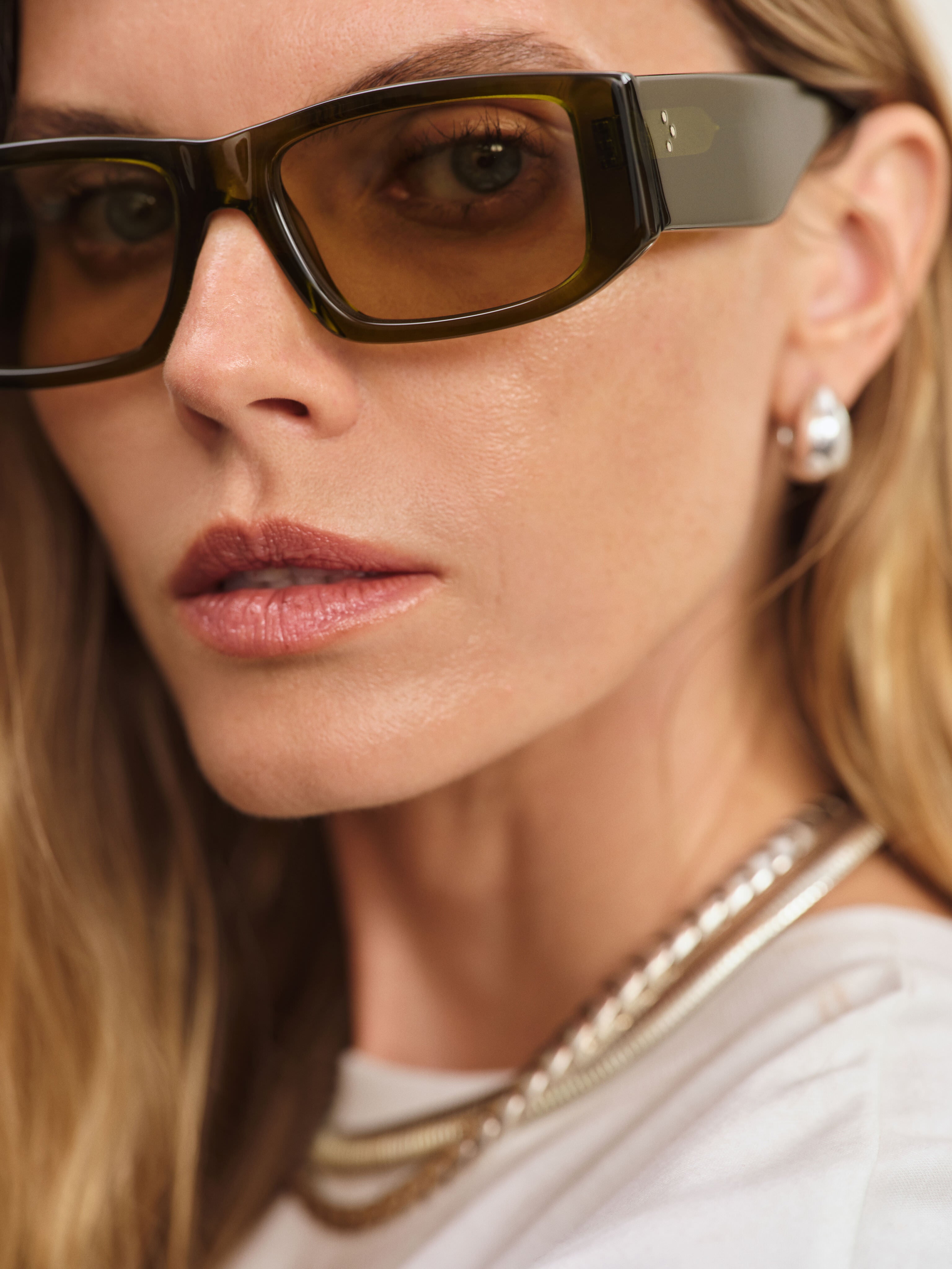 jimmy-fairly-la-anna-x-reformation-lunettes-de-soleil-carr-es-oversize-vertes-en image 5