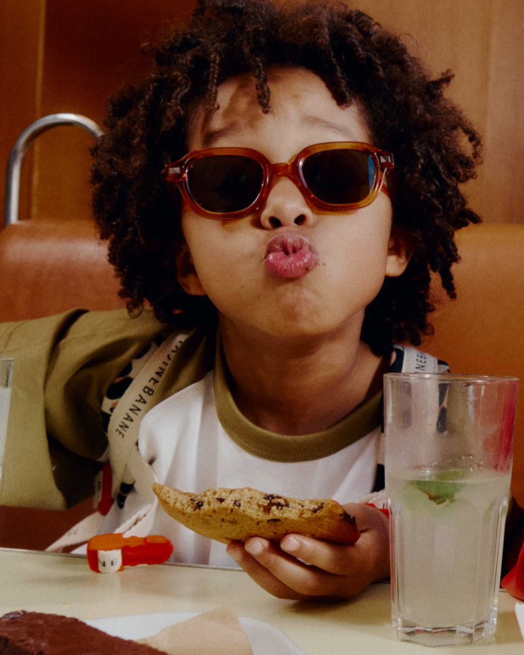jimmy-fairly-la-mini-napoli-s-lunettes-de-soleil-carr-es-orange-pour-enfant image 4