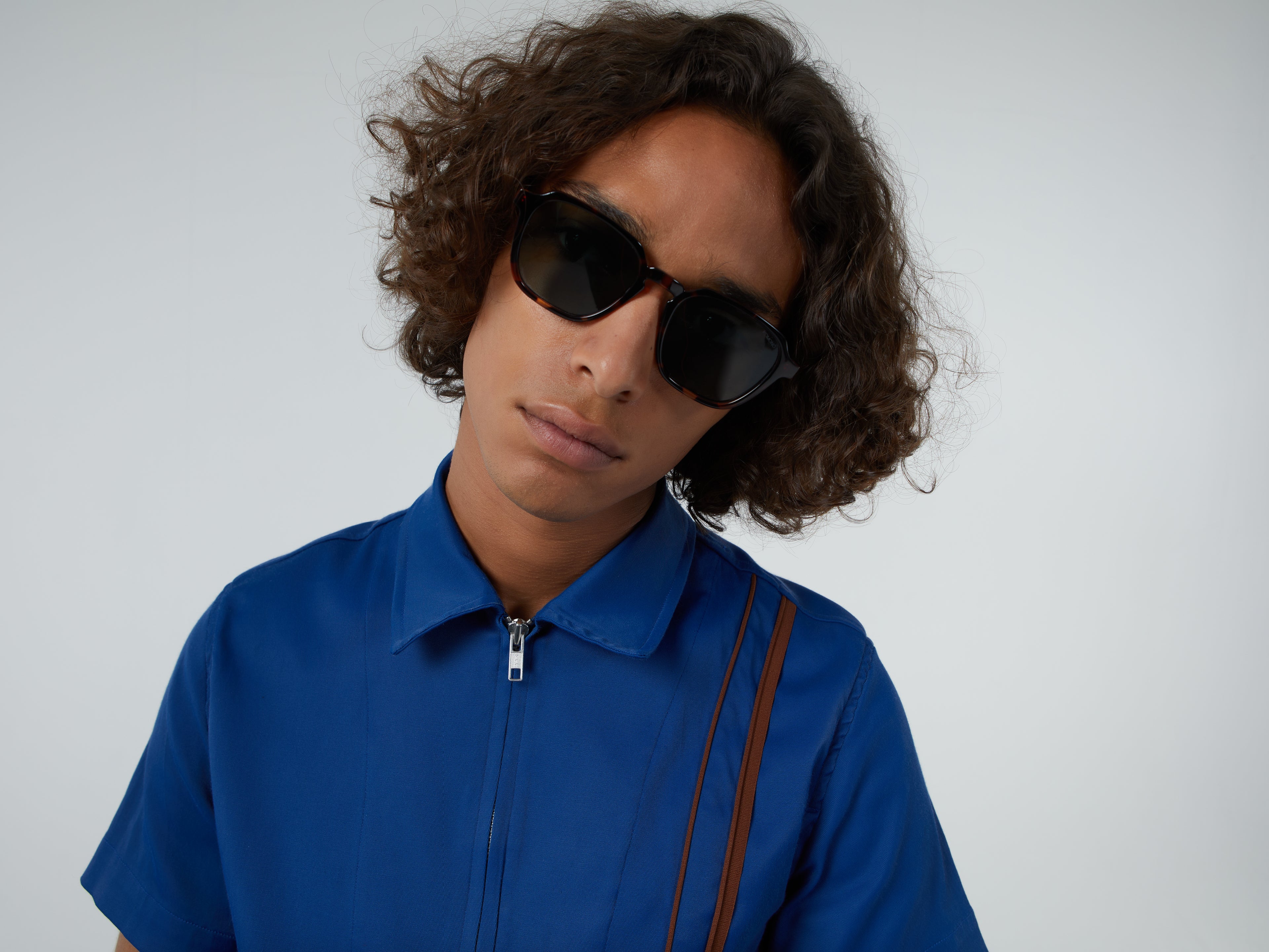 komono-matty-havana-lunettes-de-soleil-rectangle-monture-bioplastique-taille-med image 4