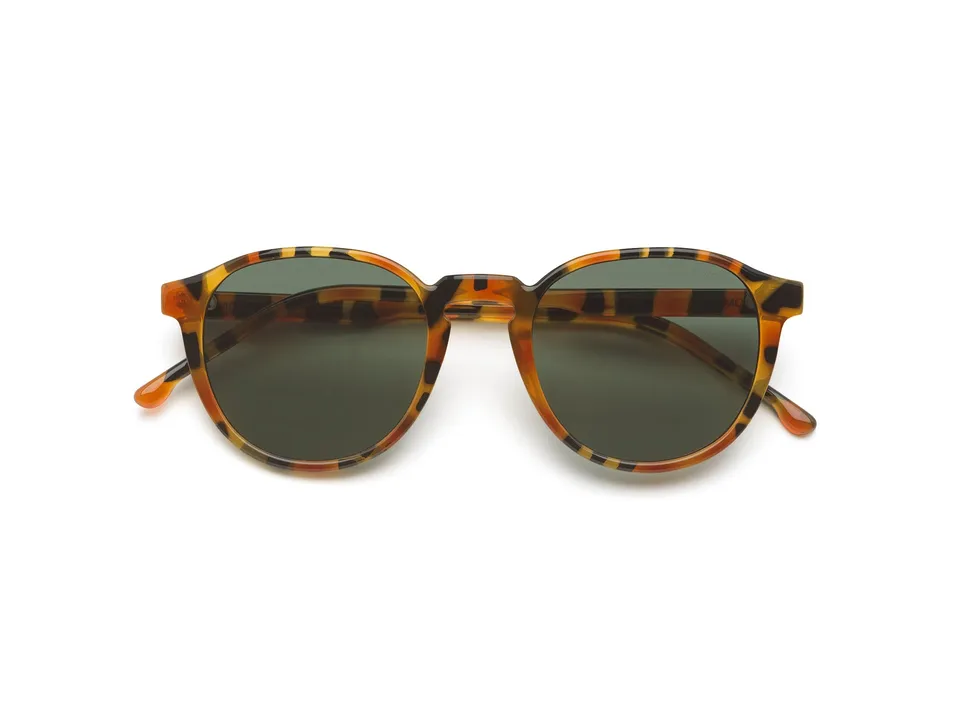 komono-liam-amber-shell-lunettes-de-soleil-rondes-en-nylon-bio-taille-medium image 1