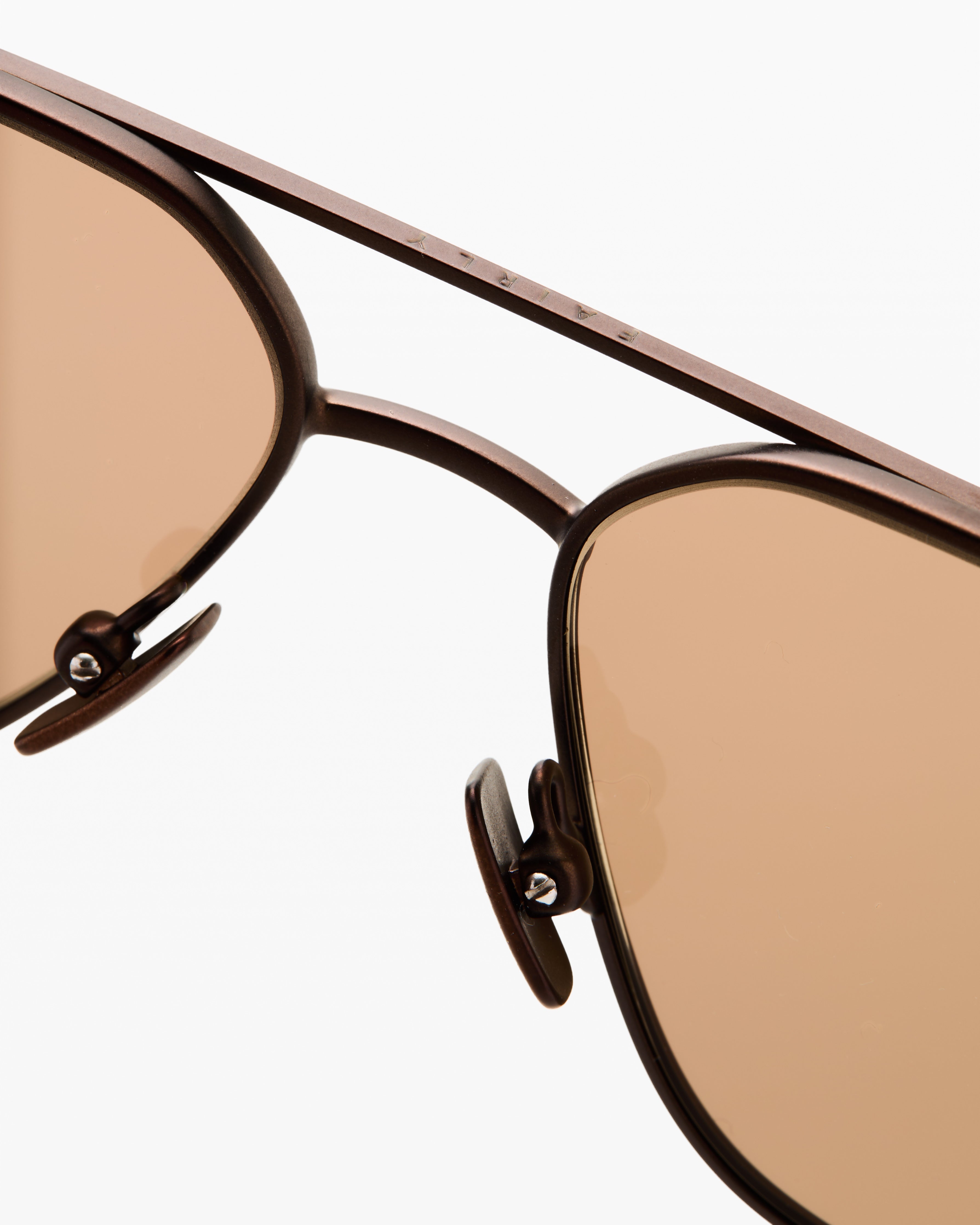 jimmy-fairly-la-ollie-lunettes-de-soleil-aviateur-en-acier-inoxydable-marron-ver image 4