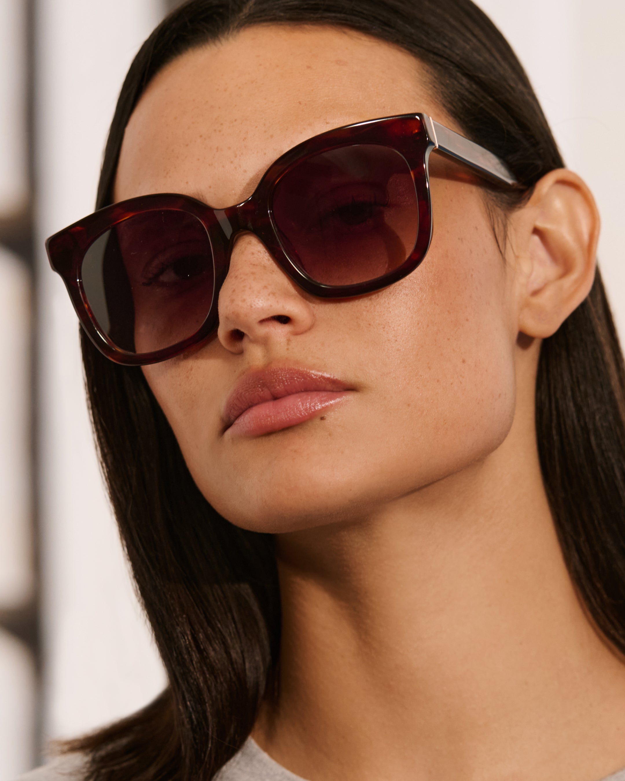 jimmy-fairly-la-shade-lunettes-de-soleil-papillon-oversize-marron-femme image 4