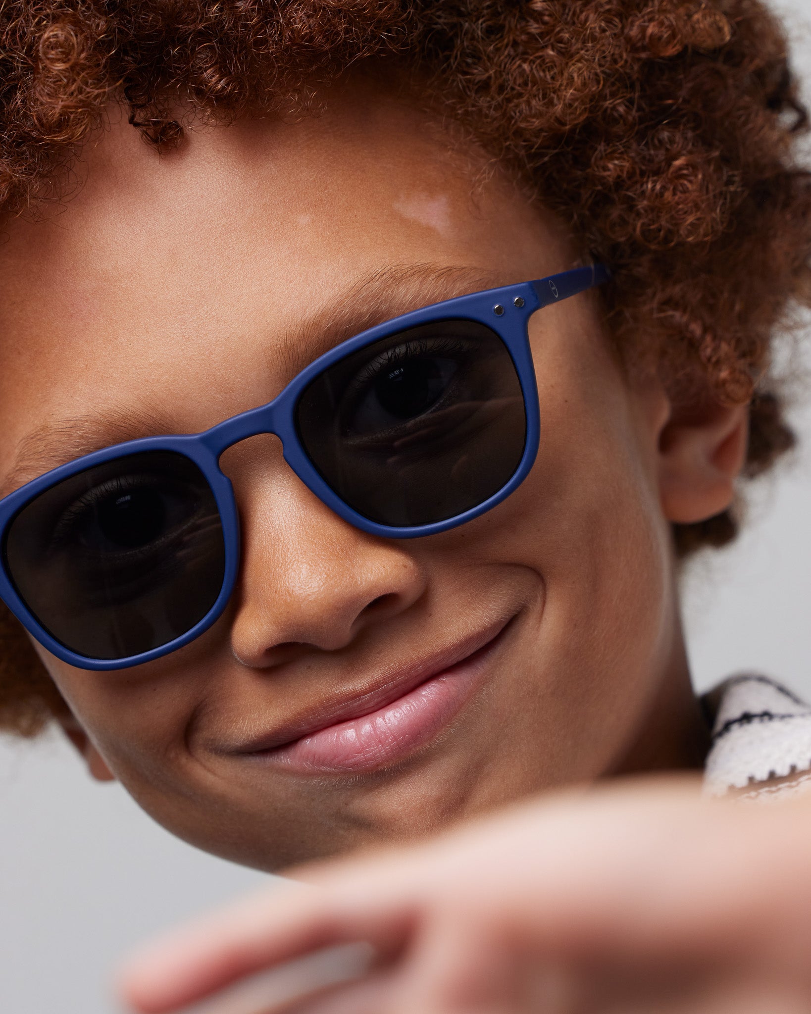 izipizi-junior-sun-e-navy-blue-lunettes-de-soleil-enfant-bleu-marine-100-uv image 6