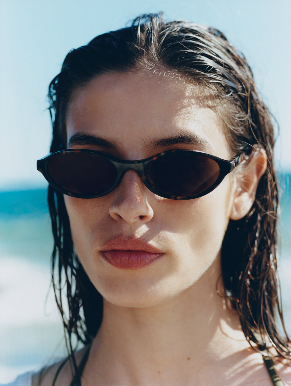 jimmy-fairly-la-meg-lunettes-de-soleil-ovales-caille-fonc-e-style-90s-pour-femme image 2