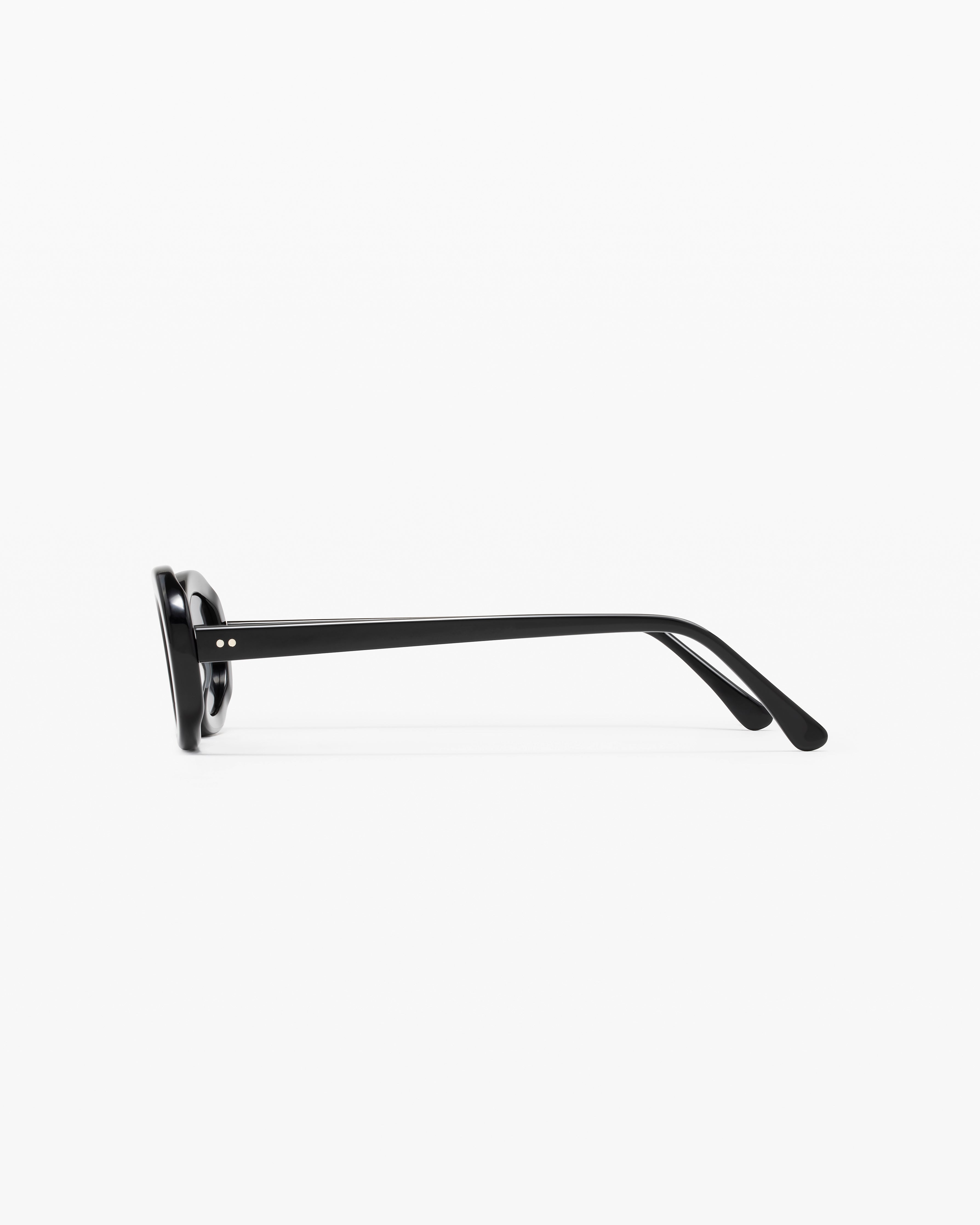 jimmy-fairly-la-coline-reformation-lunettes-de-soleil-ovales-noires-femme image 3