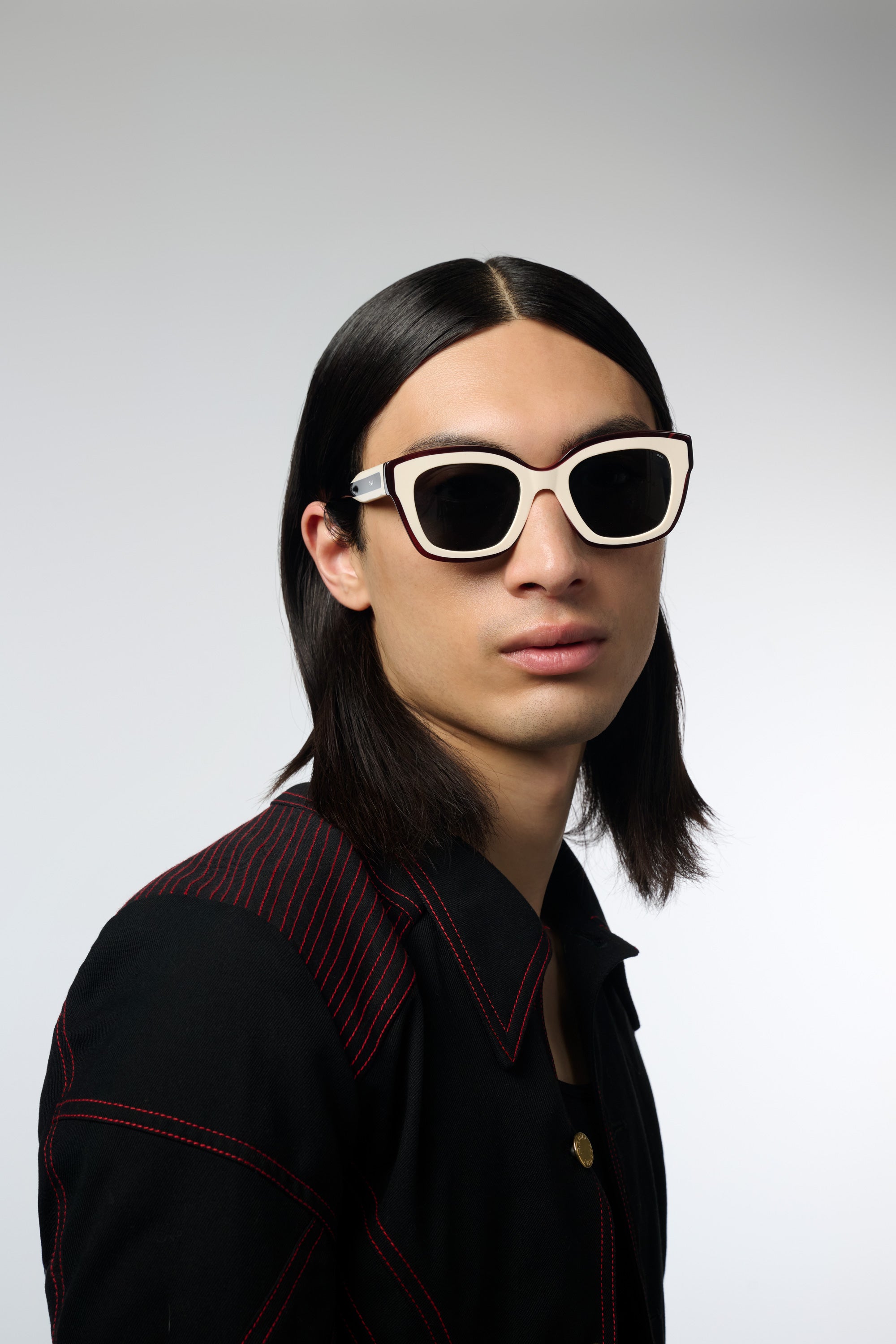 komono-tessa-cola-cream-lunettes-de-soleil-de-la-collection-next image 3