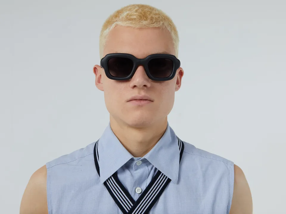komono-miles-carbon-lunettes-de-soleil-noir-en-bioplastique-uv100 image 1