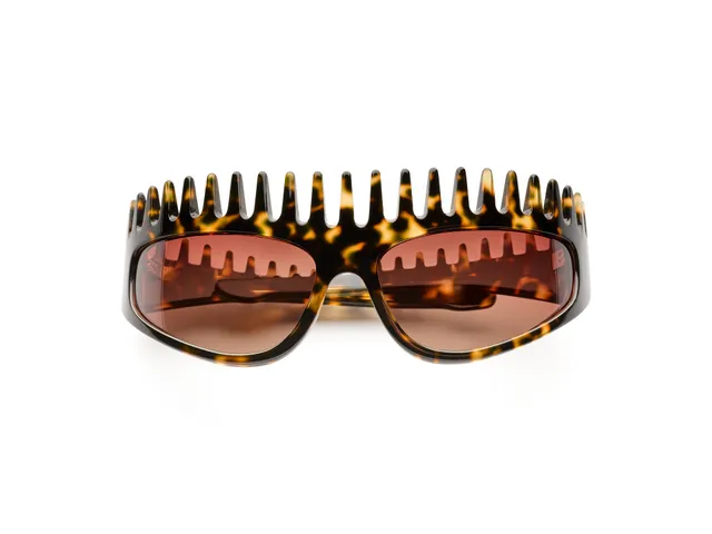 komono-x-uliana-giraffe-lunettes-de-soleil-polaris-es-caille-translucide-s-rie-r image 1